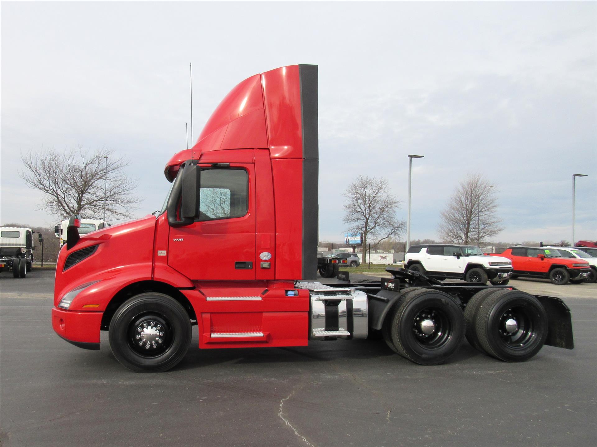 2021 Volvo - image 3