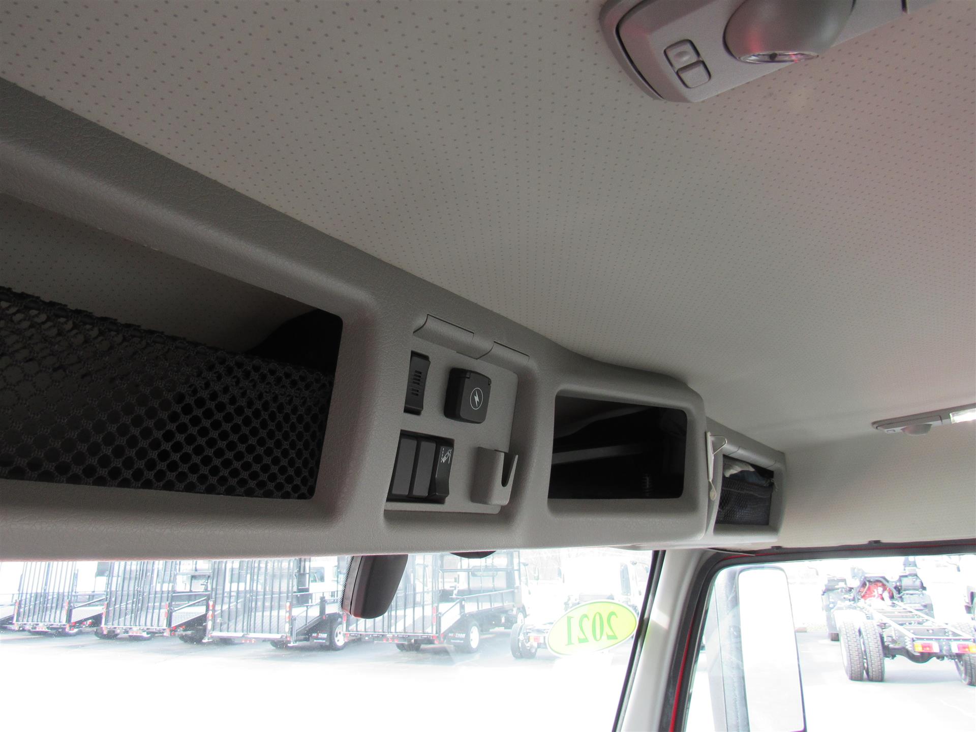 2021 Volvo - image 19