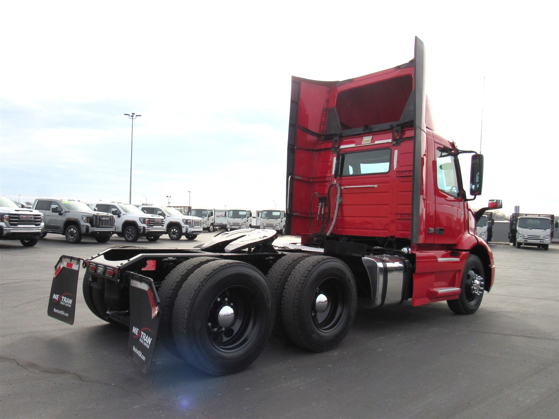 2021 Volvo - image 8