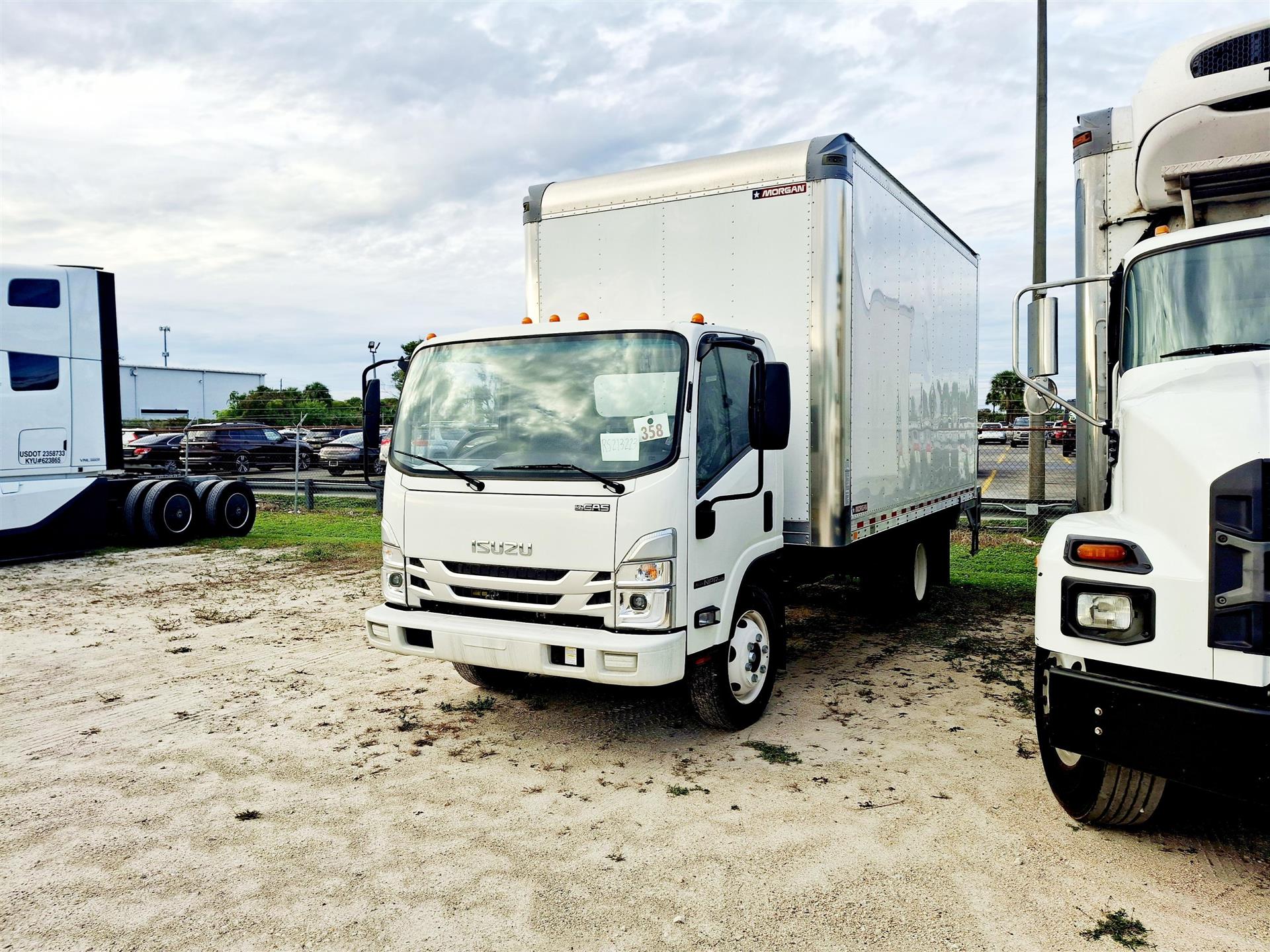 2024 Isuzu NPR-1F304