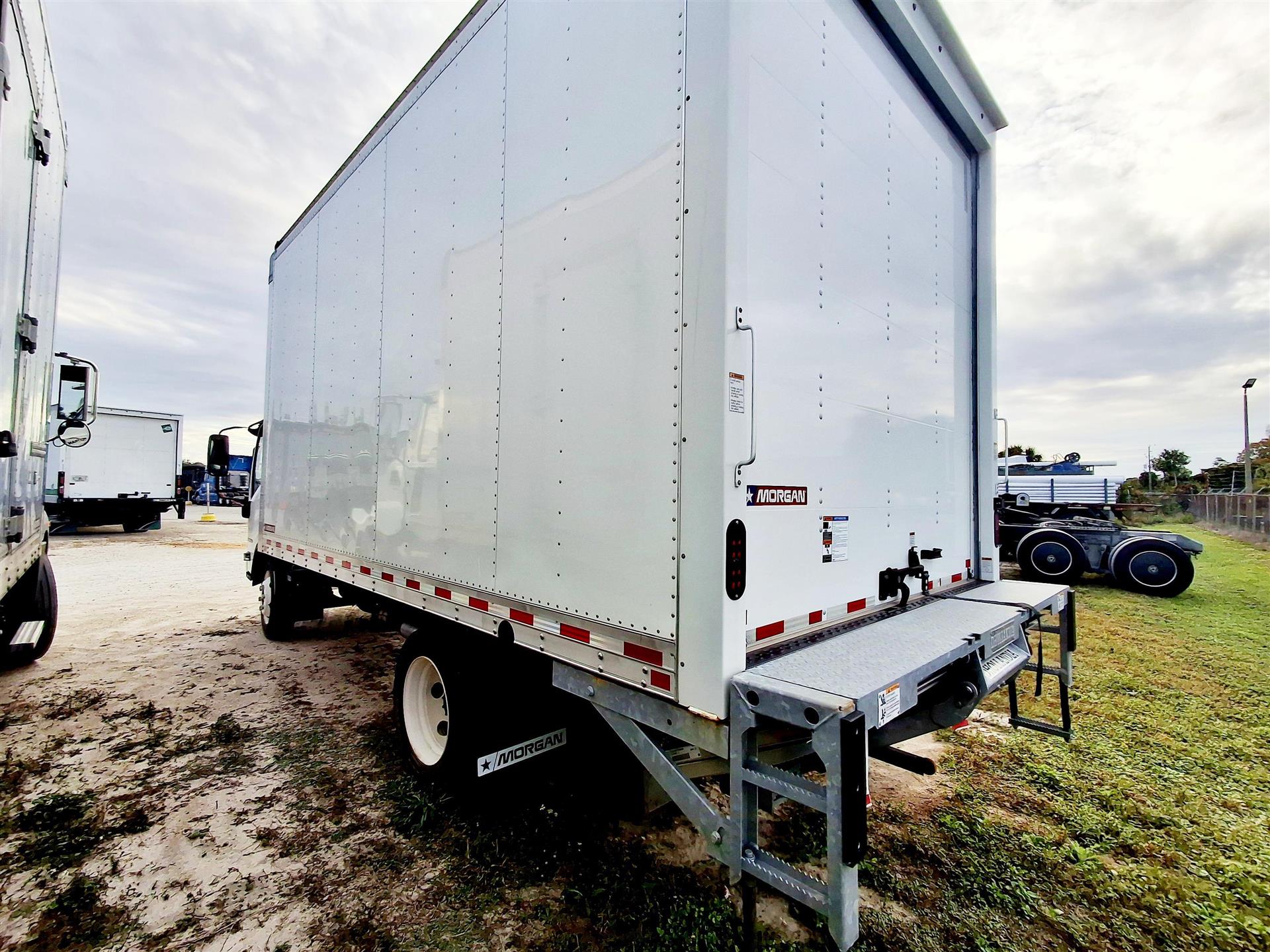 2024 Isuzu - image 2