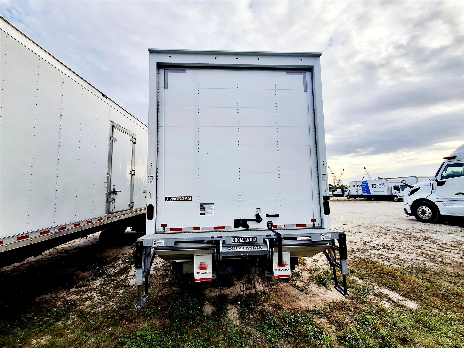 2024 Isuzu - image 3