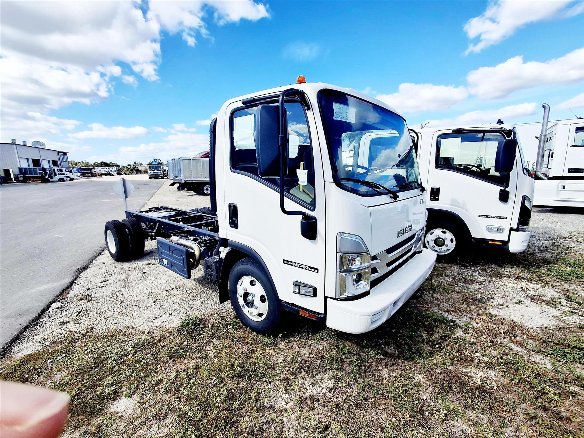 2024 Isuzu NPR-3F354