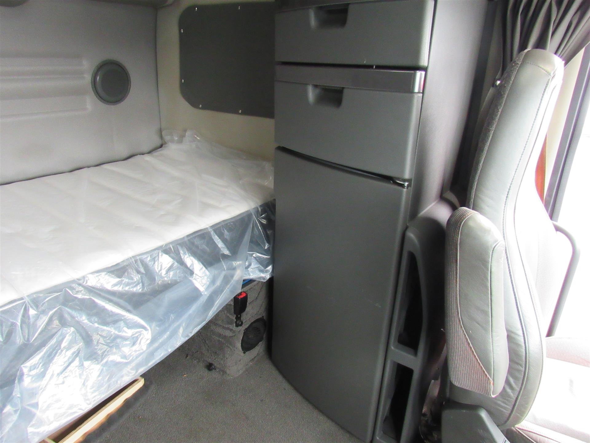 2024 Volvo VNL 860 - image 23