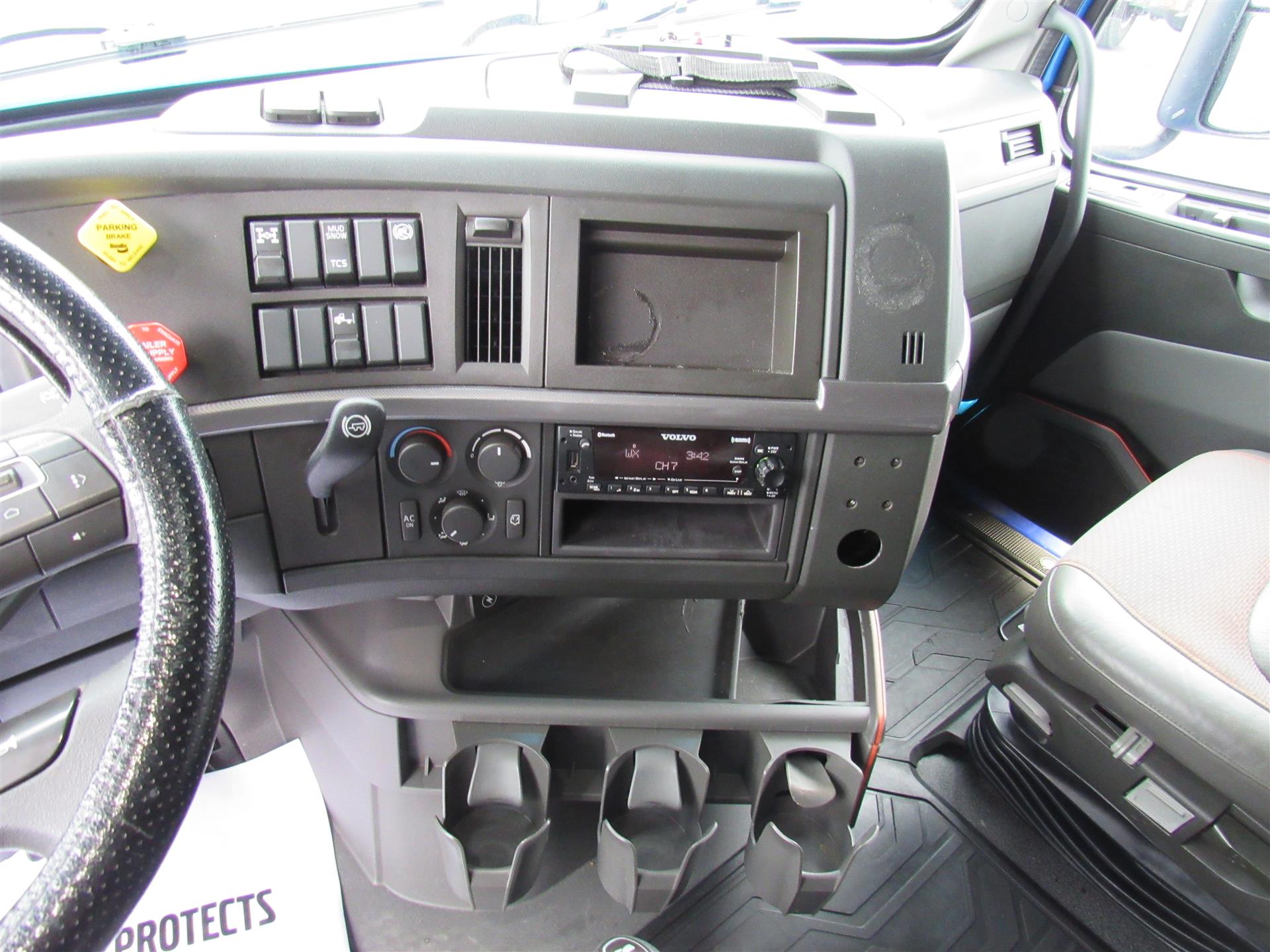 2024 Volvo VNL 860 - image 17