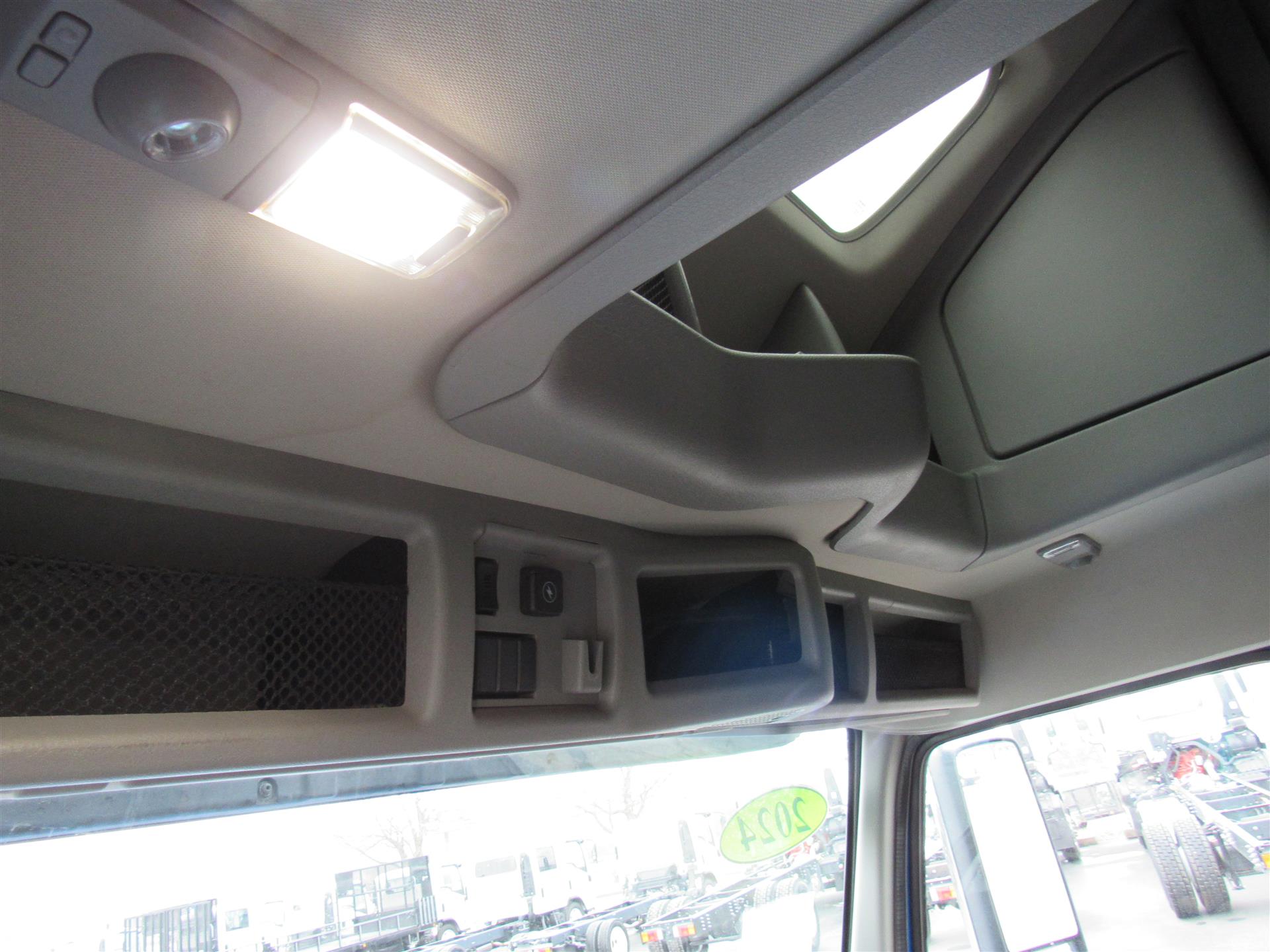 2024 Volvo VNL 860 - image 14