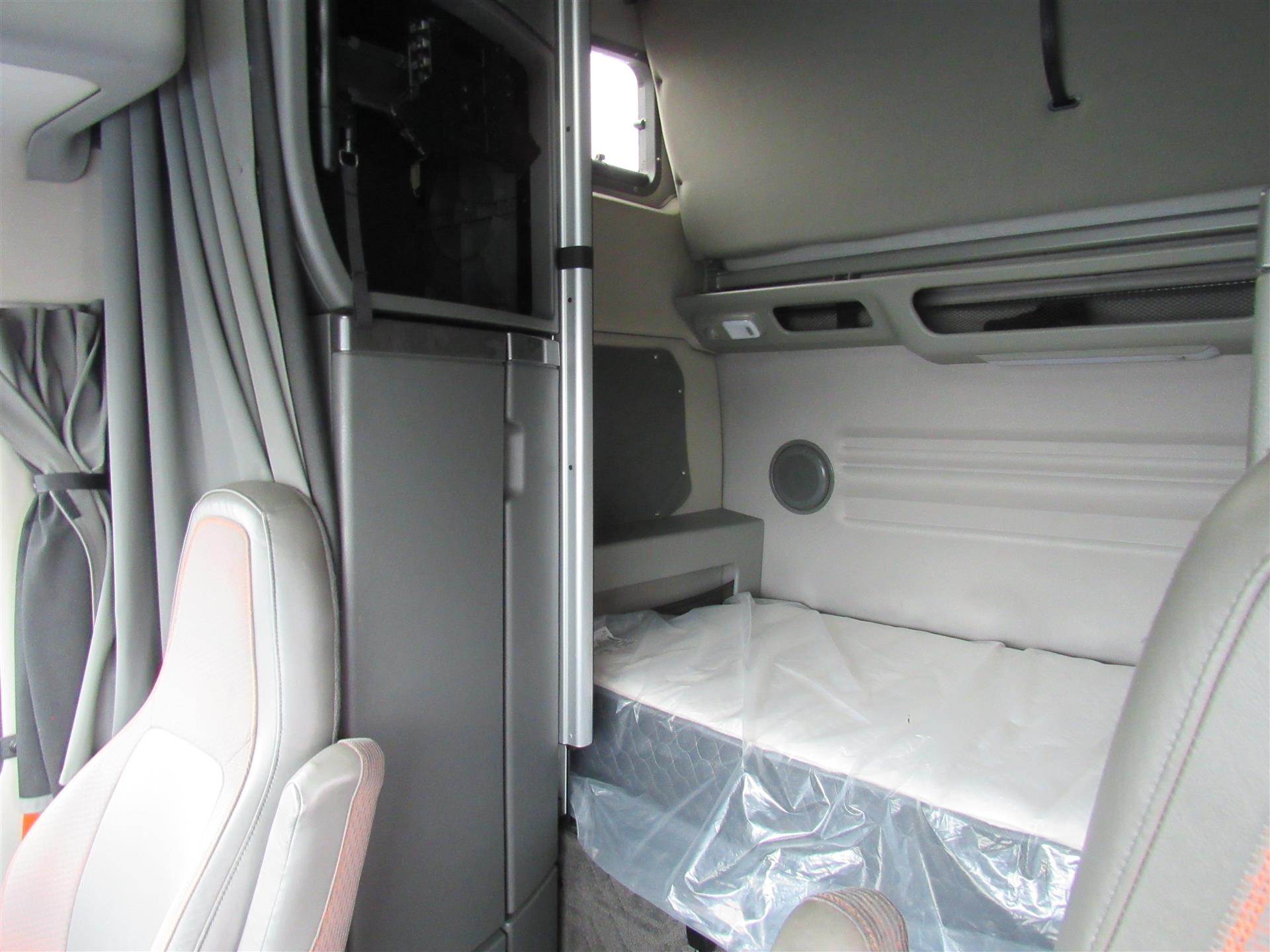 2024 Volvo VNL 860 - image 20