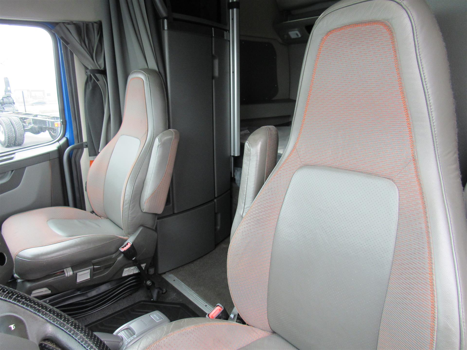 2024 Volvo VNL 860 - image 19