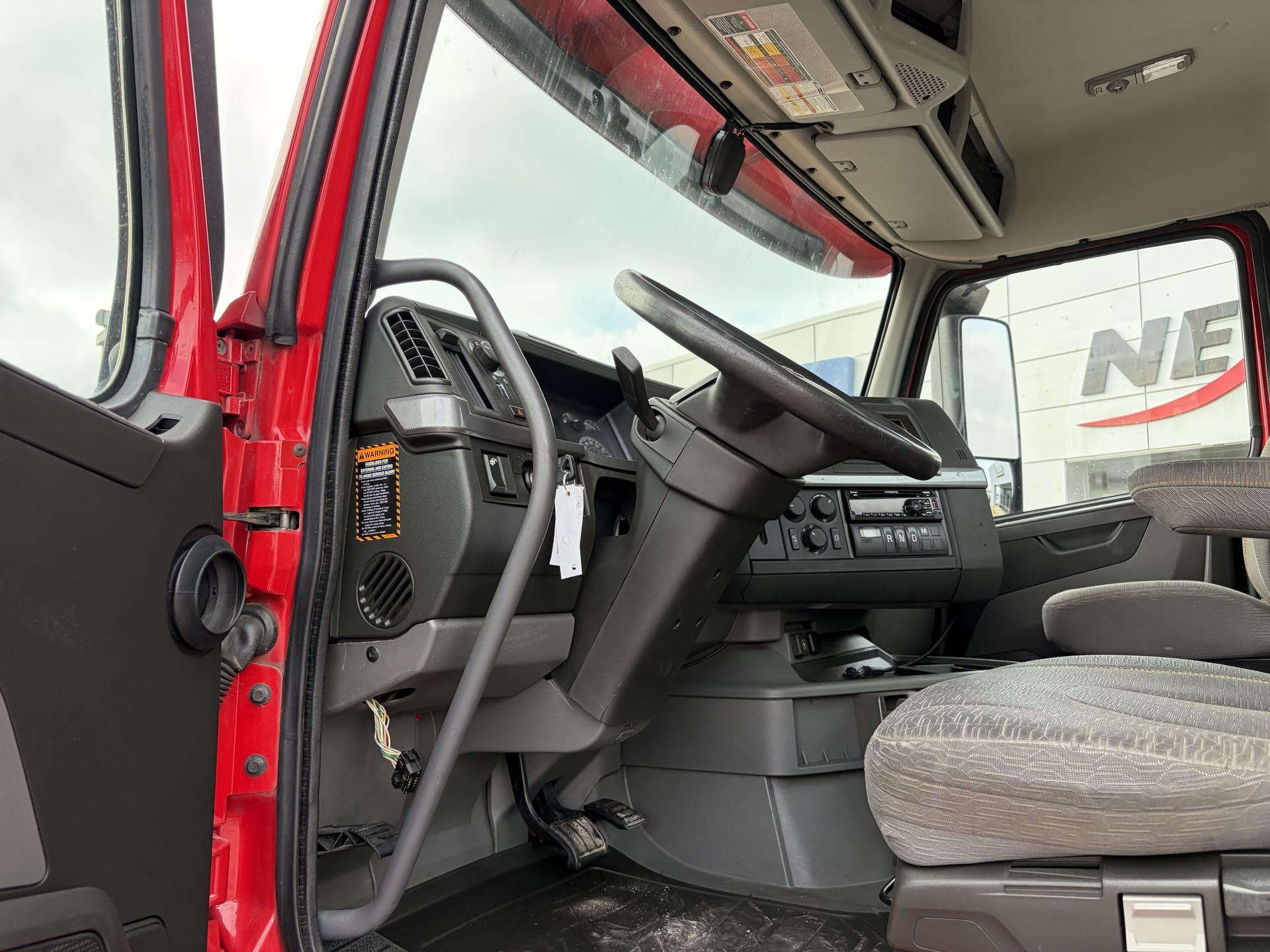 2019 Volvo - image 11