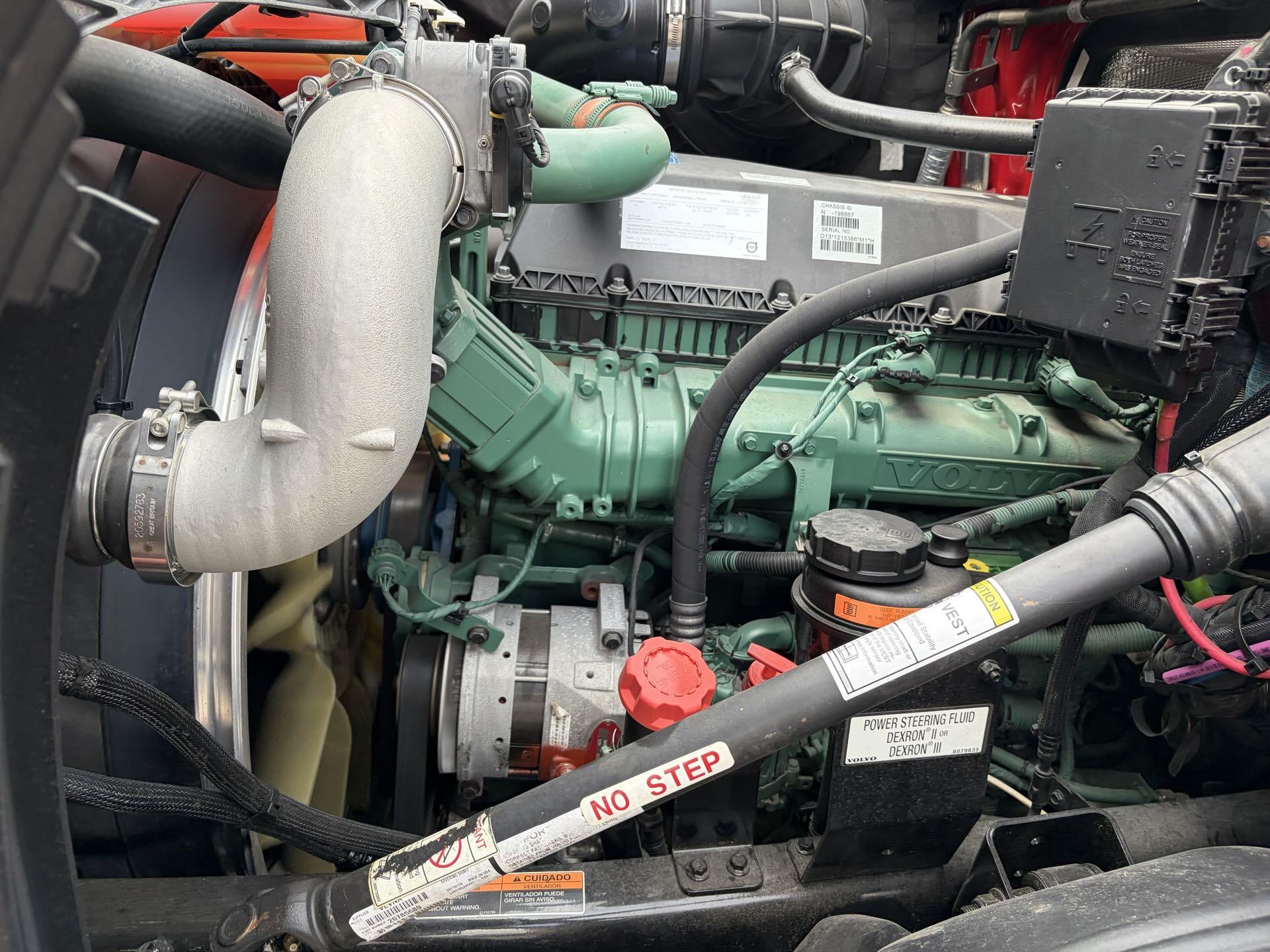 2019 Volvo - image 9