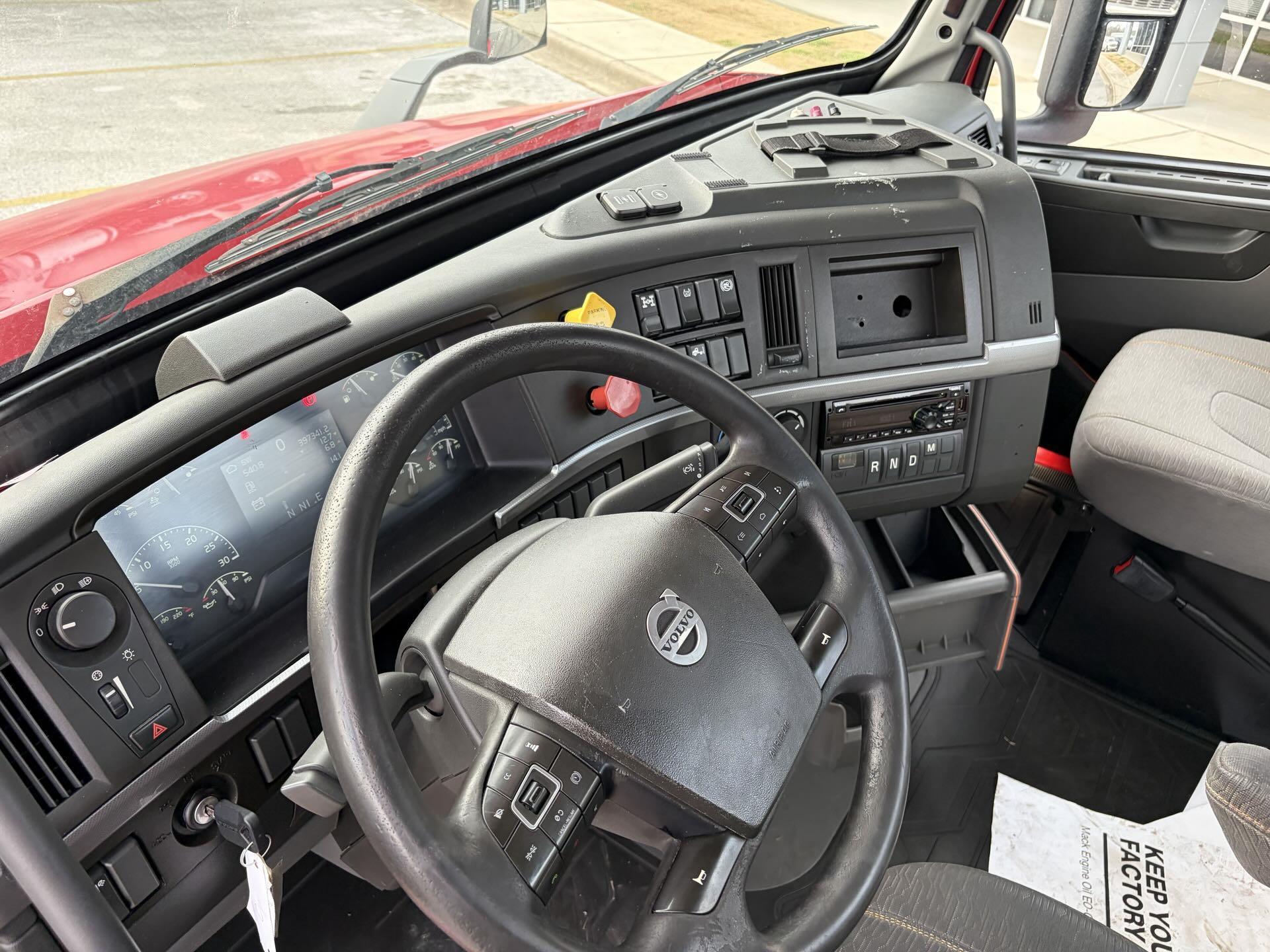 2019 Volvo - image 12