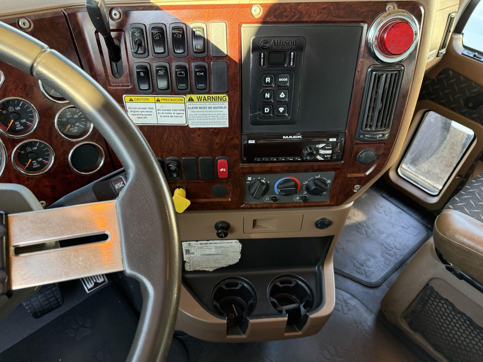 2017 Mack - image 10