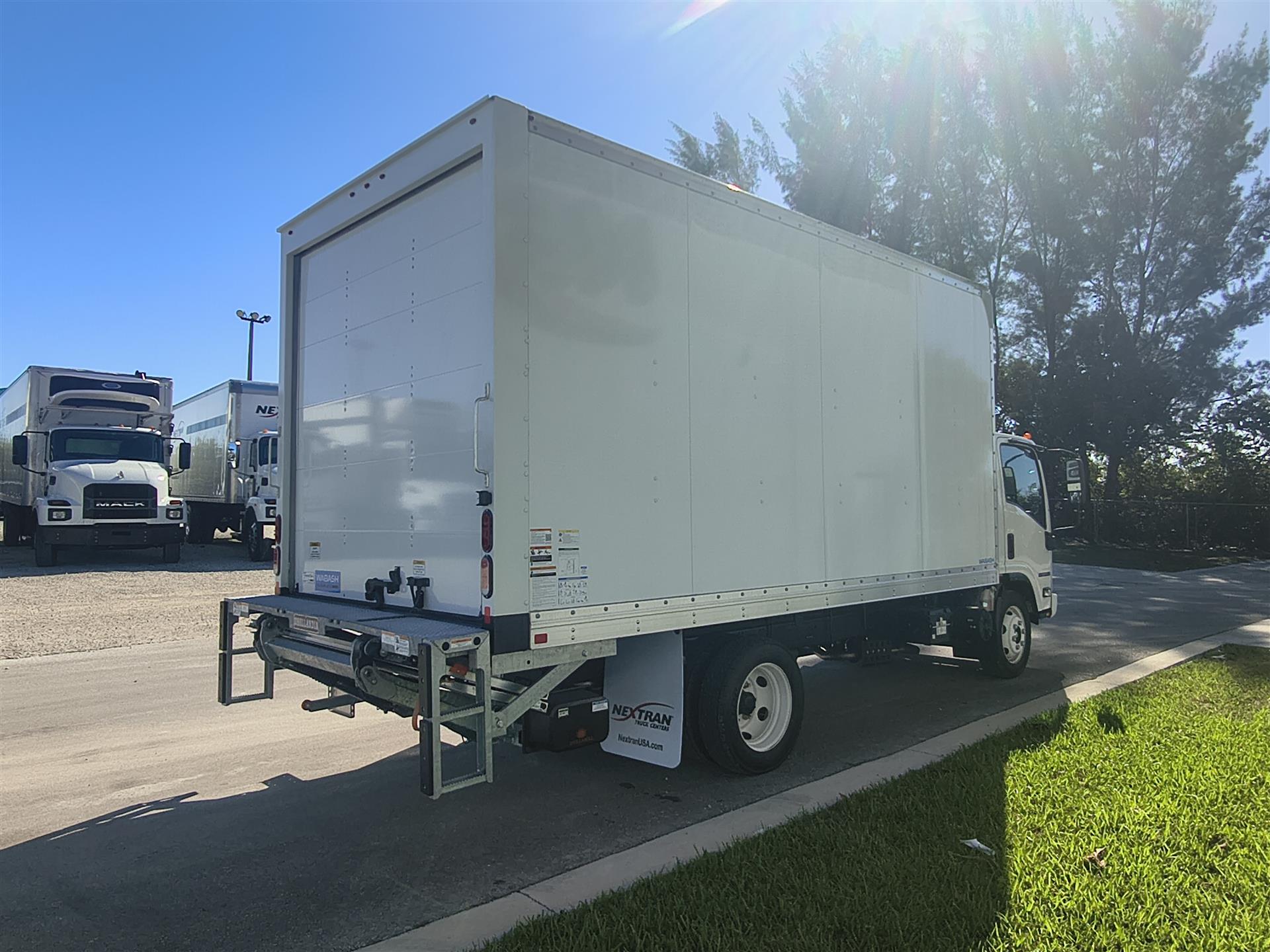 2025 Isuzu - image 4