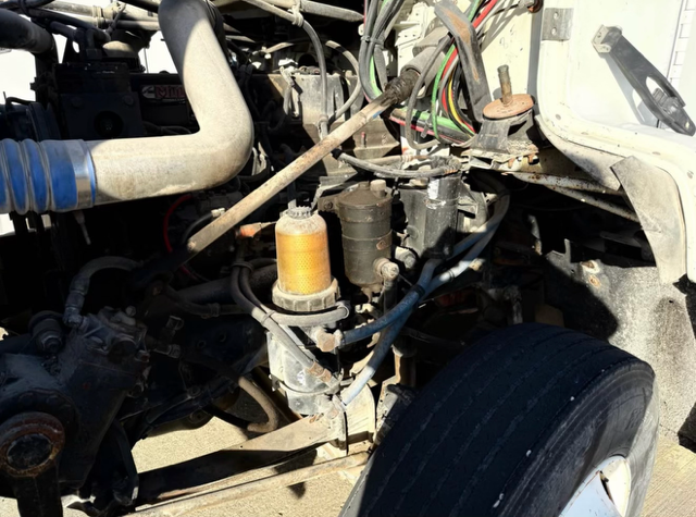 1997 Freightliner - image 9