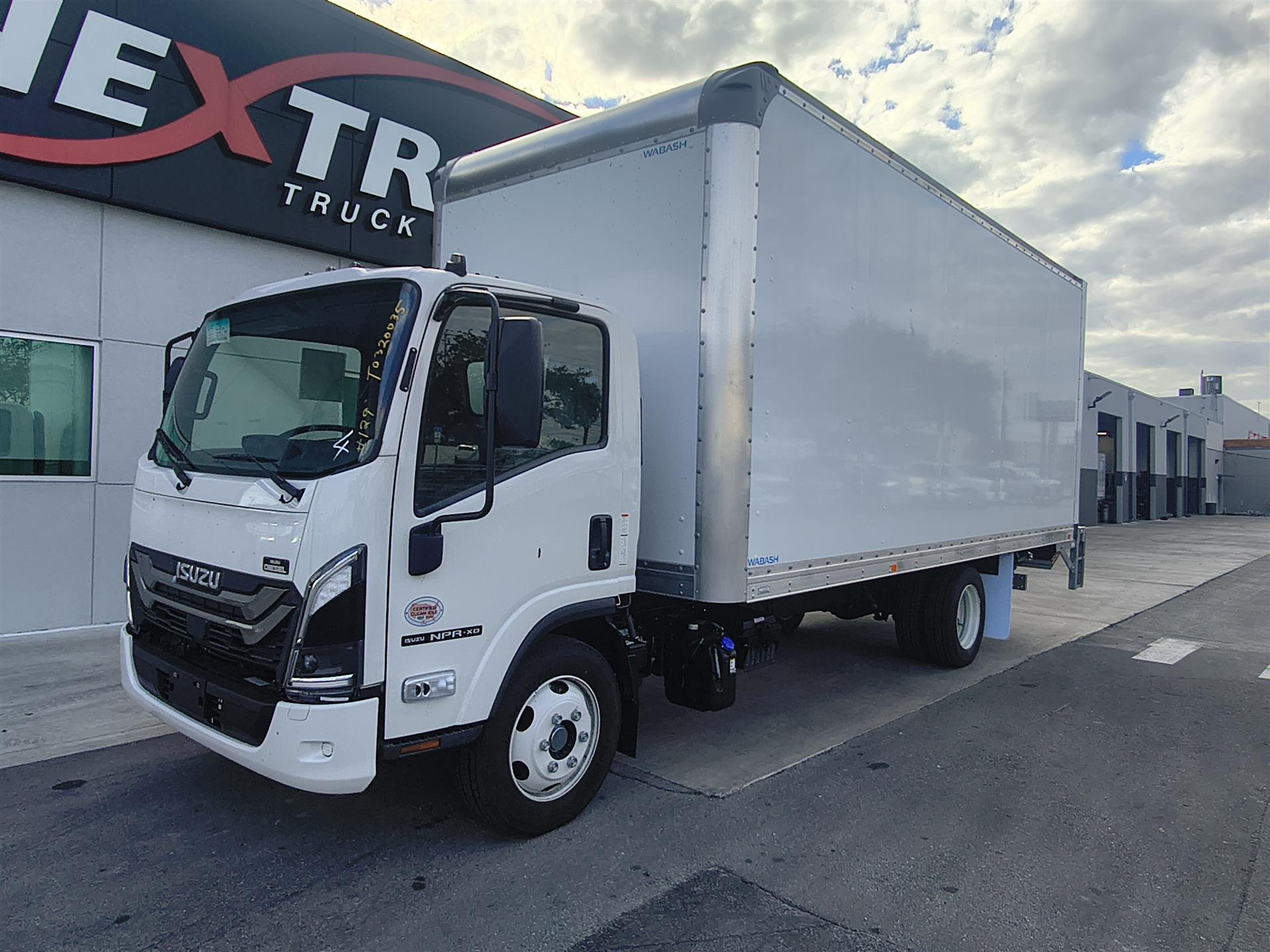 2025 Isuzu - image 2