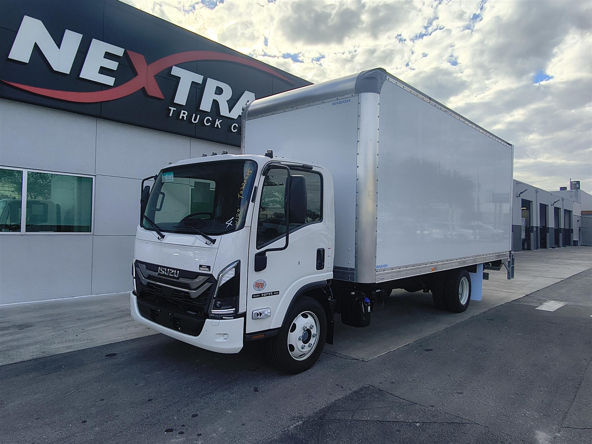 2025 Isuzu NPRXD-3Y424