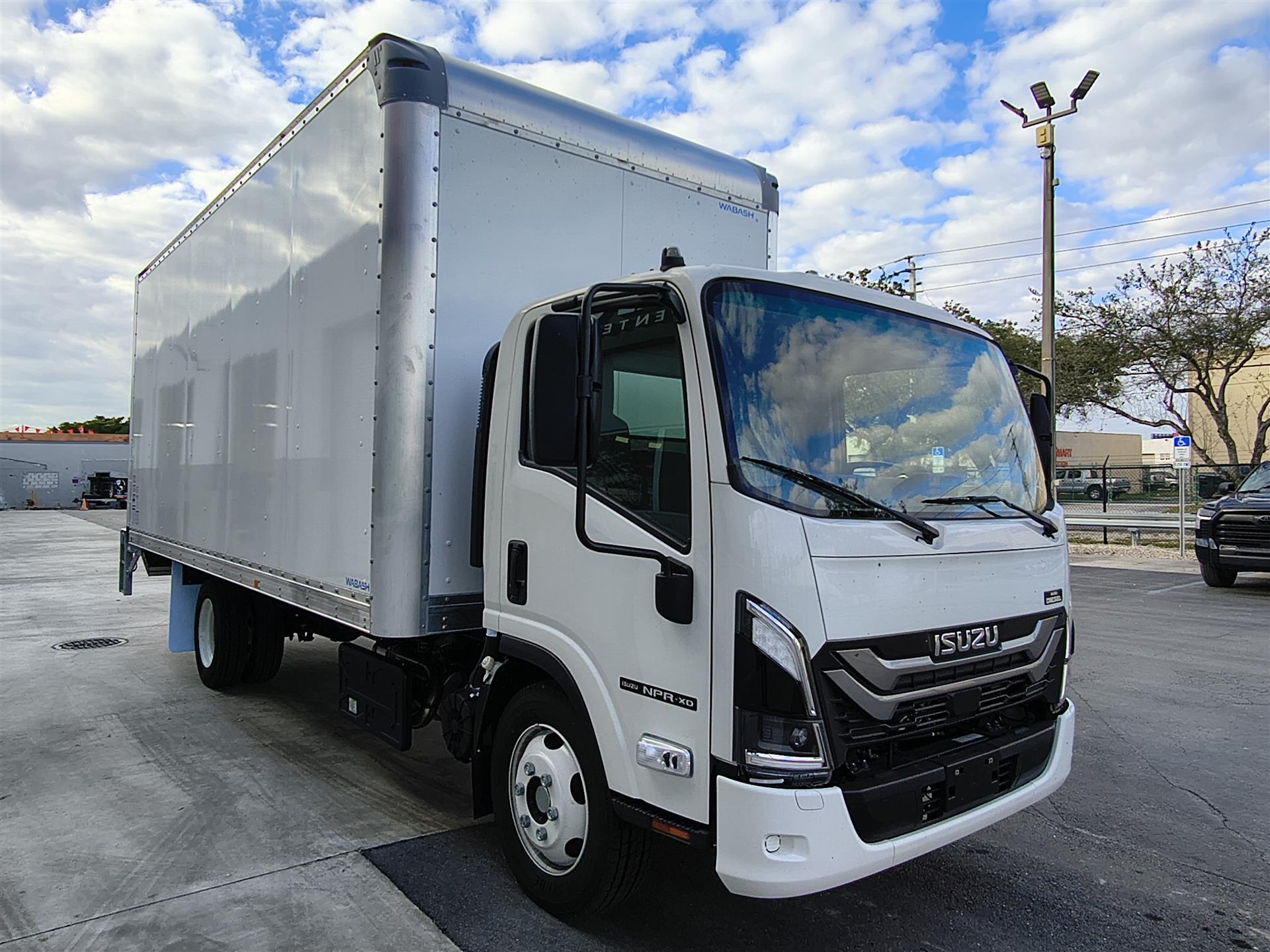 2025 Isuzu - image 4