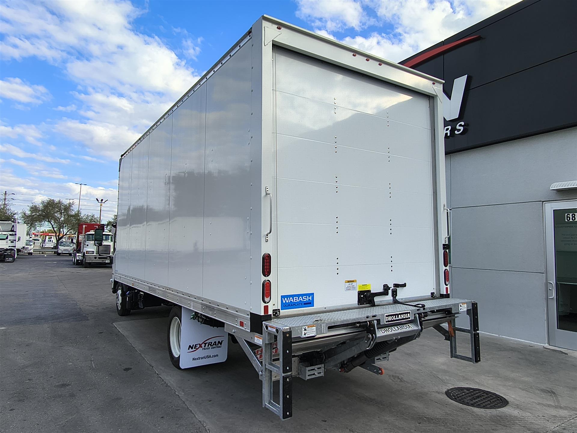 2025 Isuzu - image 7