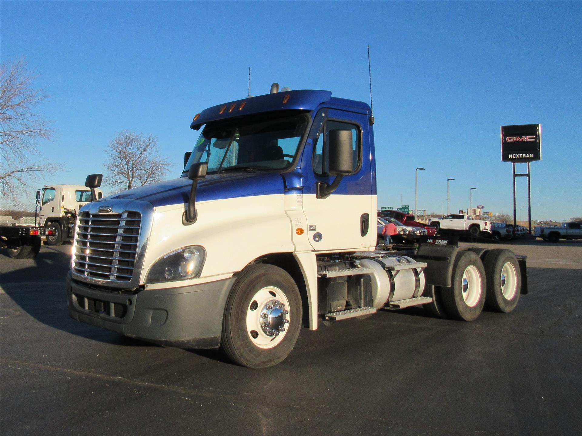 2020 Freightliner CA125DC