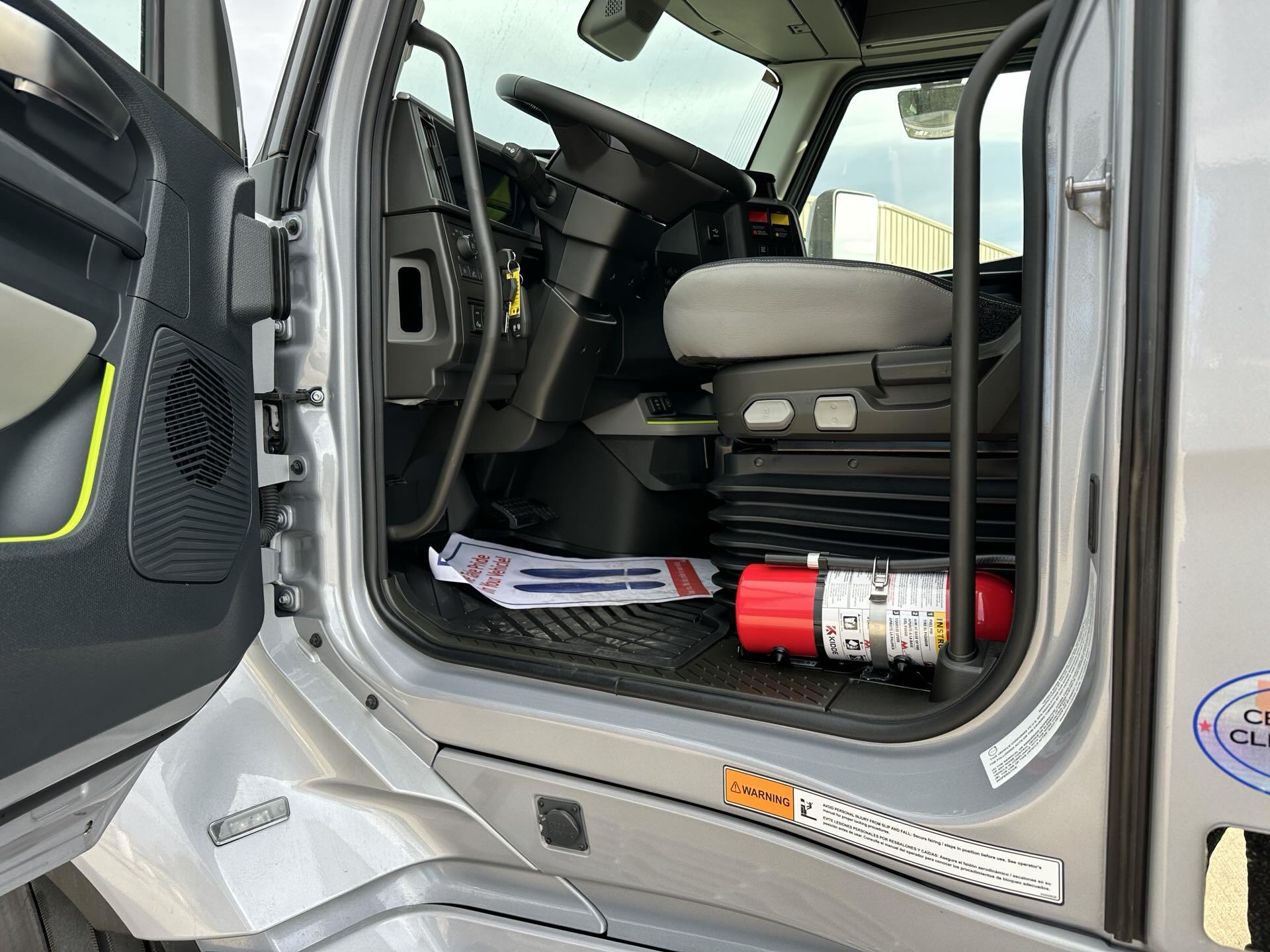 2026 Volvo - image 6