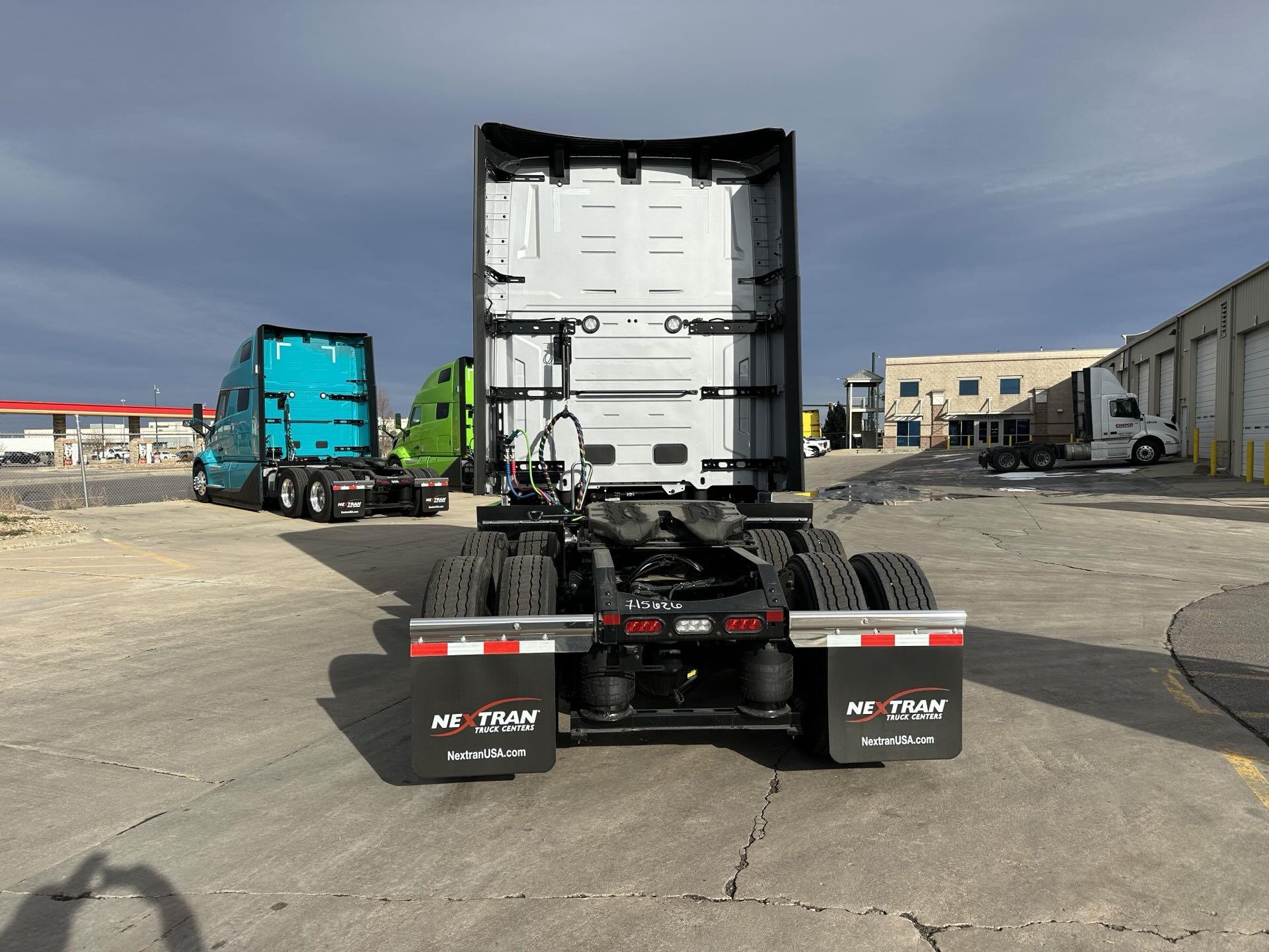 2026 Volvo - image 5