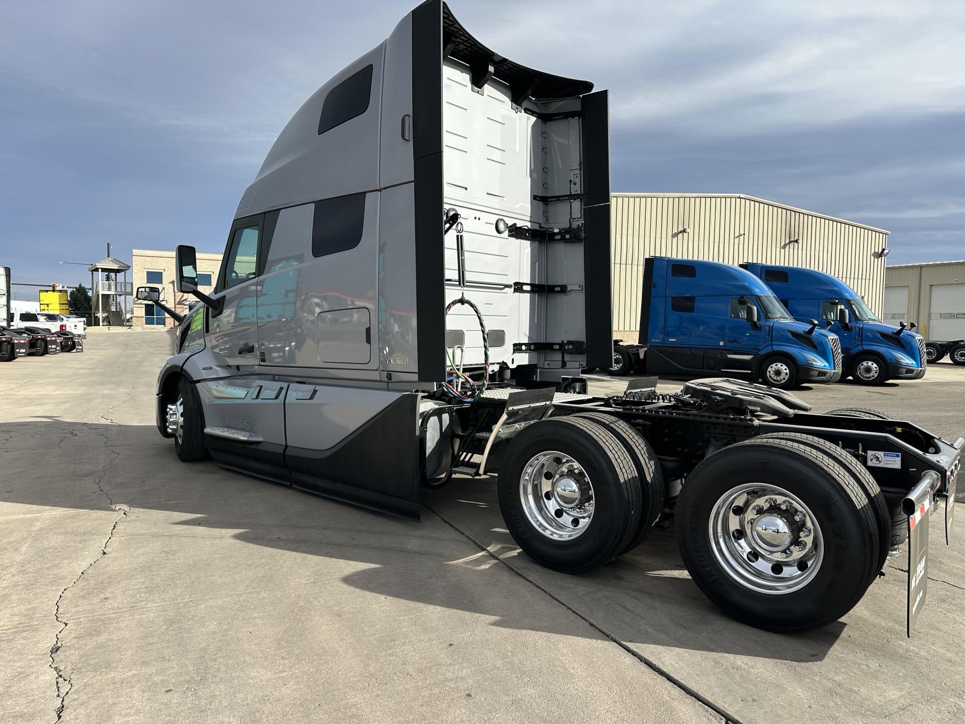 2026 Volvo - image 4