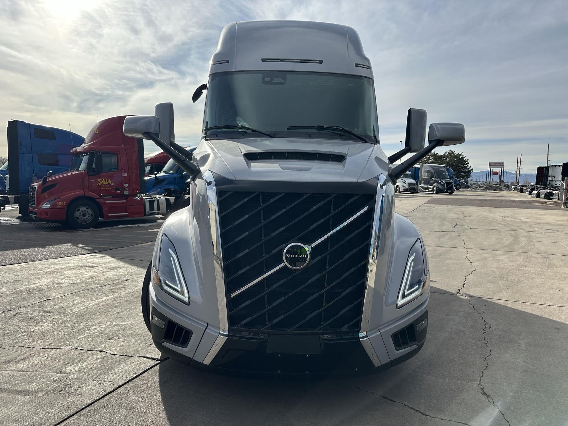 2026 Volvo - image 7