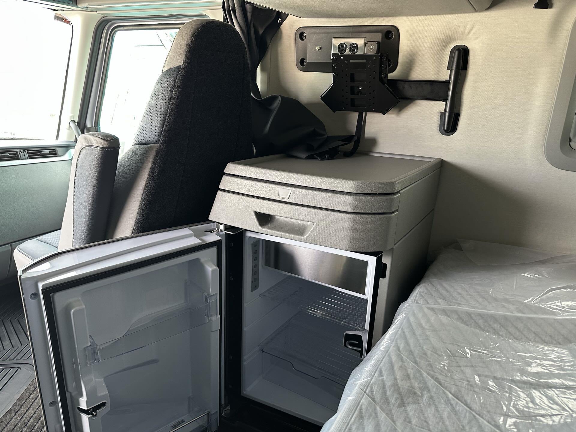 2026 Volvo - image 13