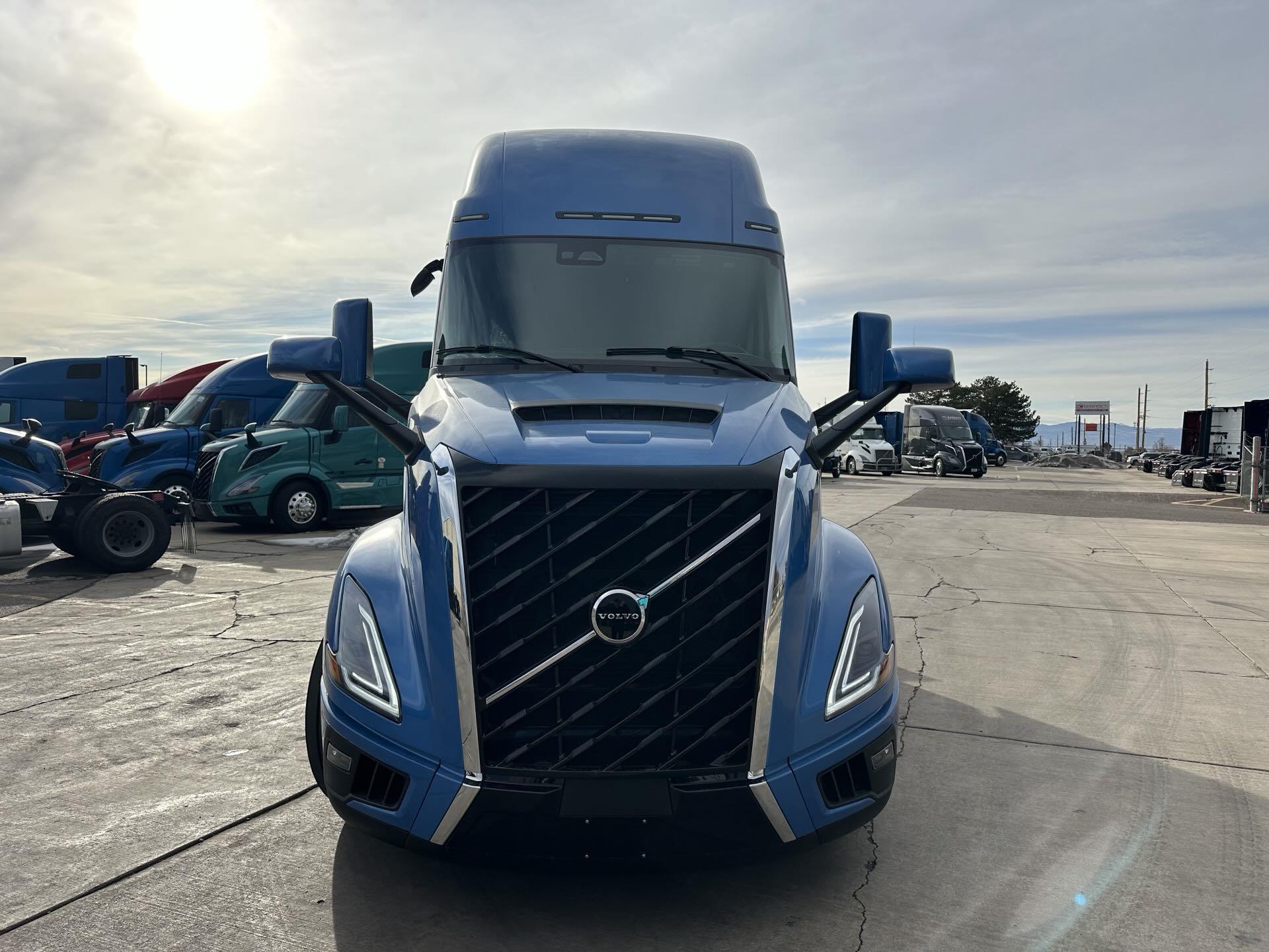 2026 Volvo - image 5