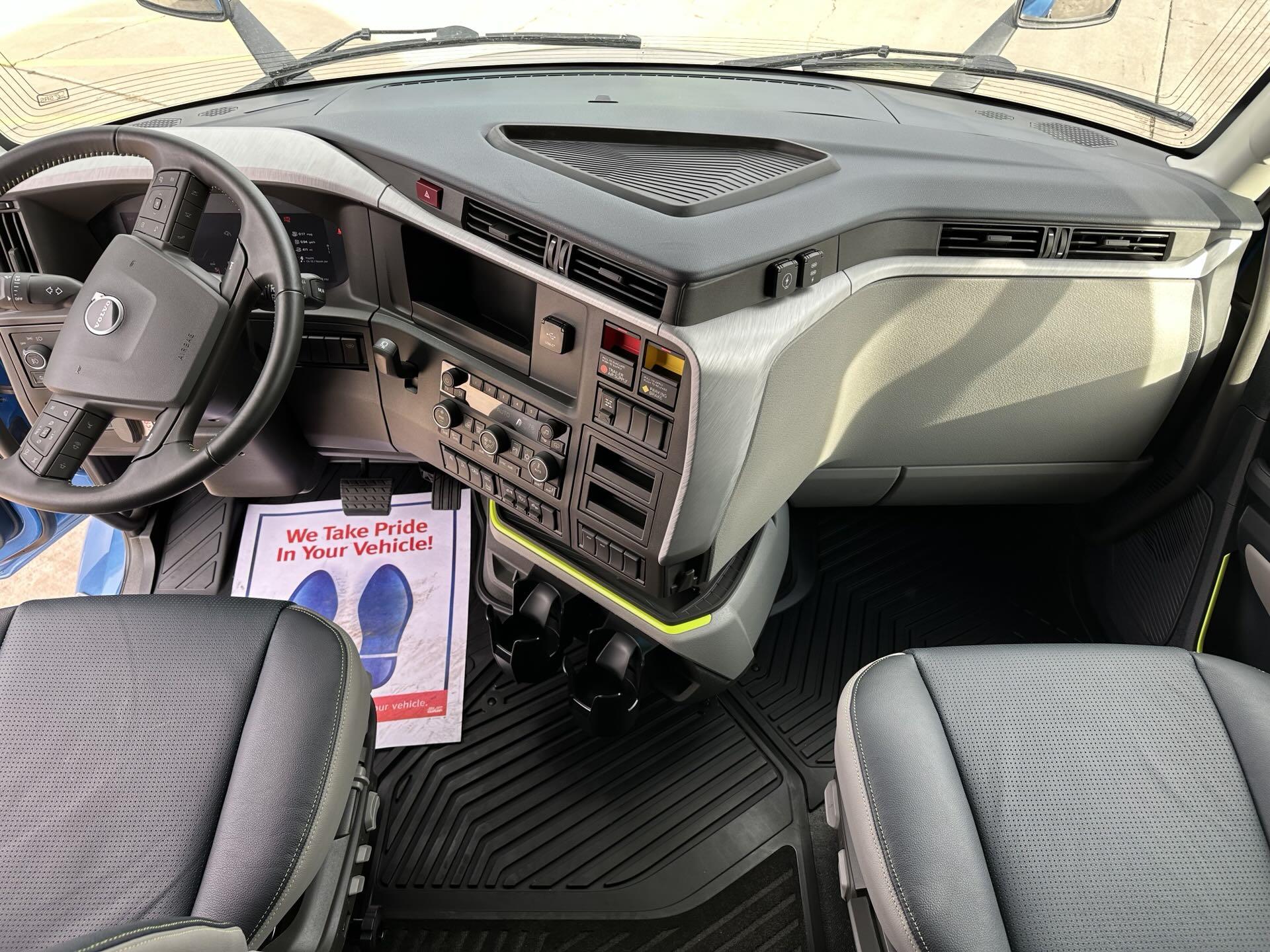 2026 Volvo - image 10