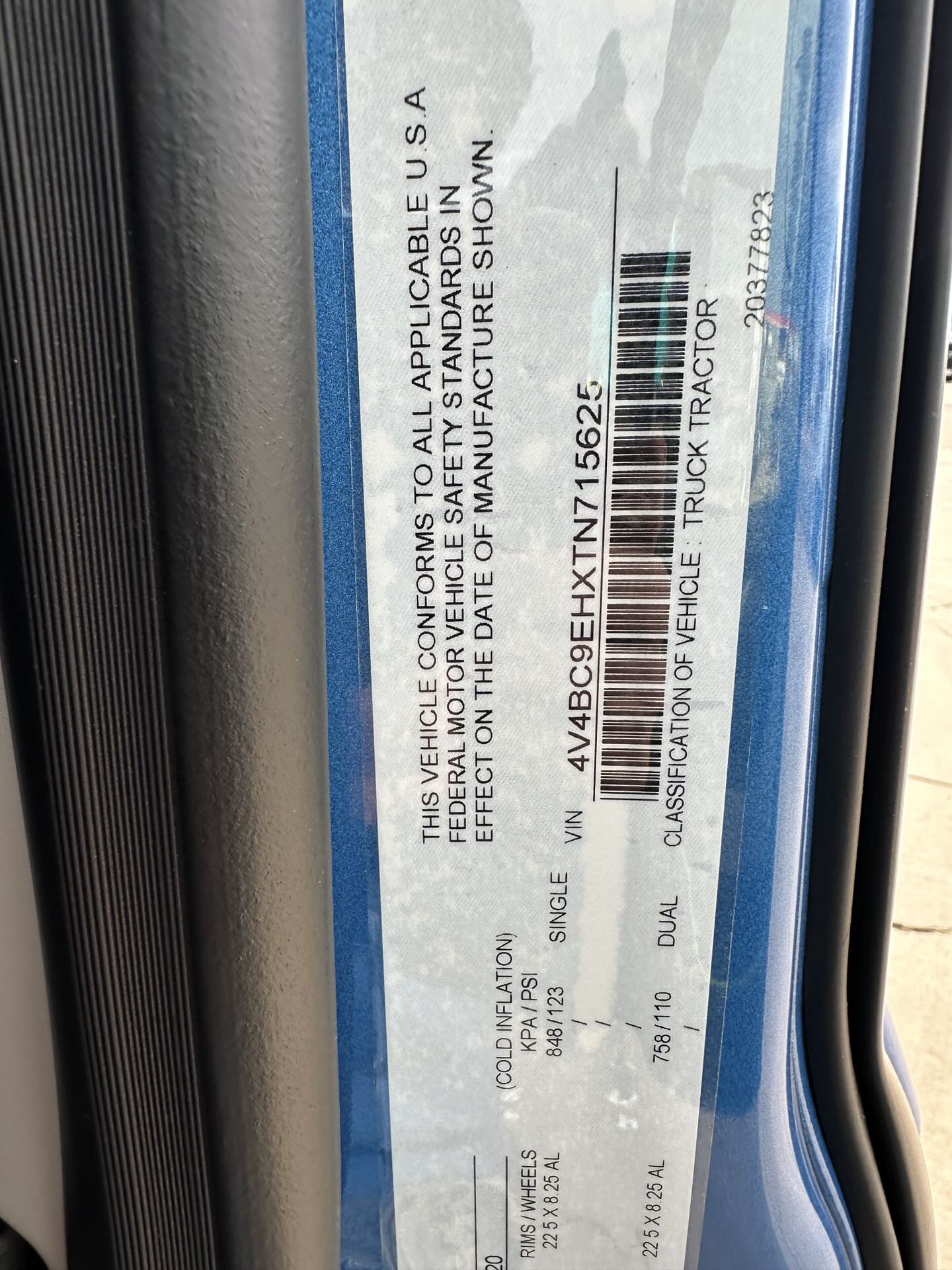 2026 Volvo - image 8