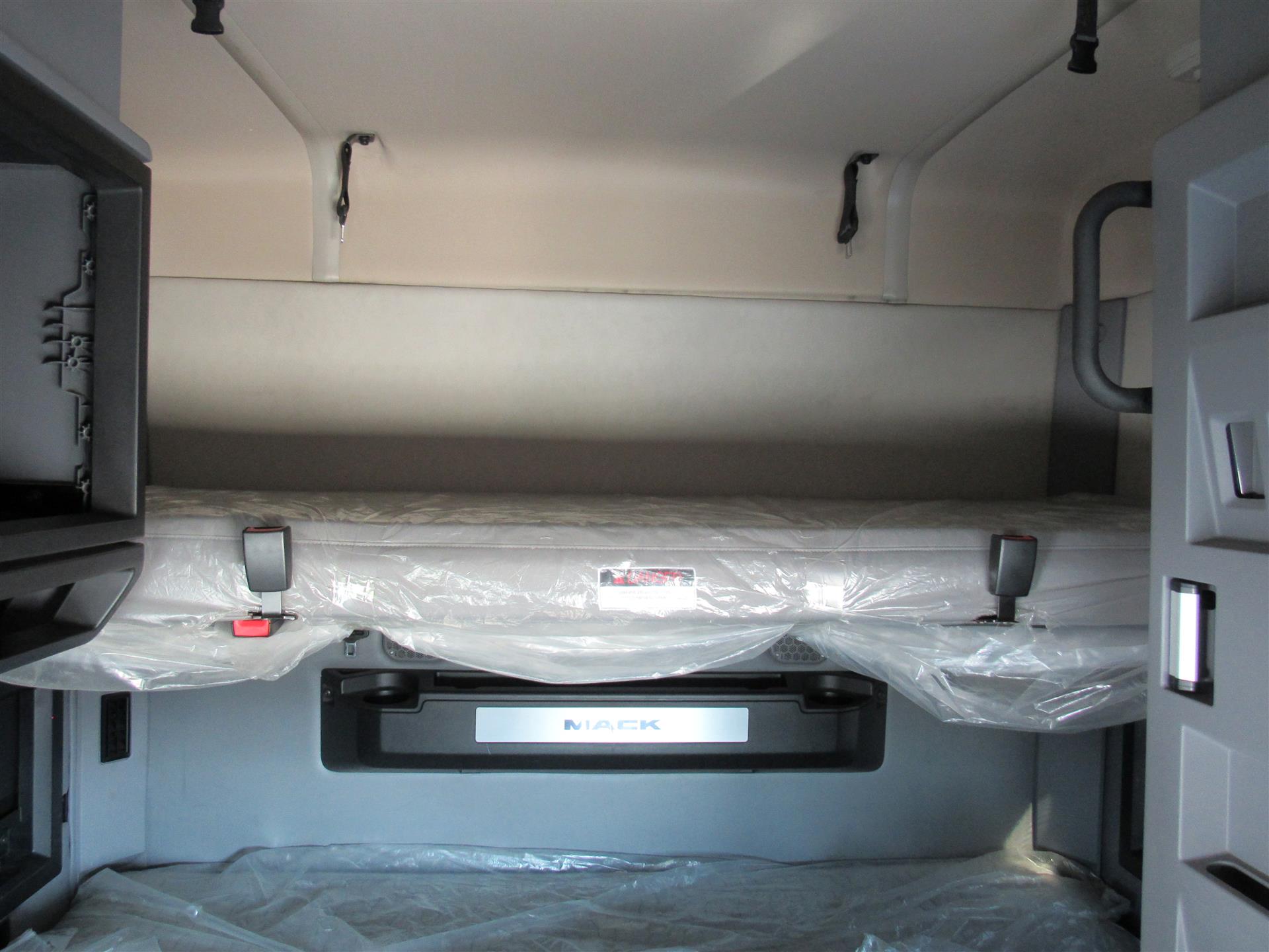 2018 Mack - image 16