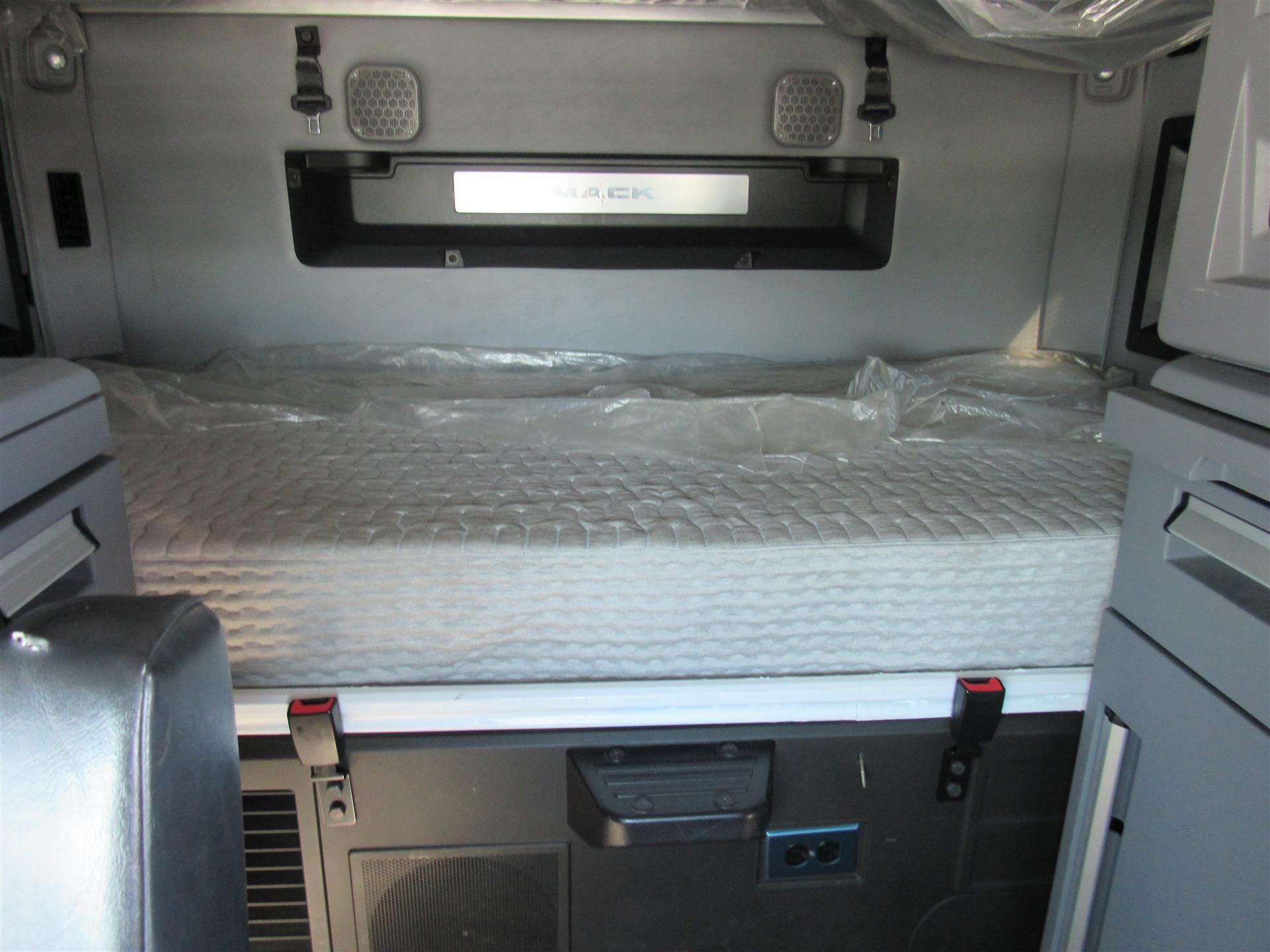 2018 Mack - image 15