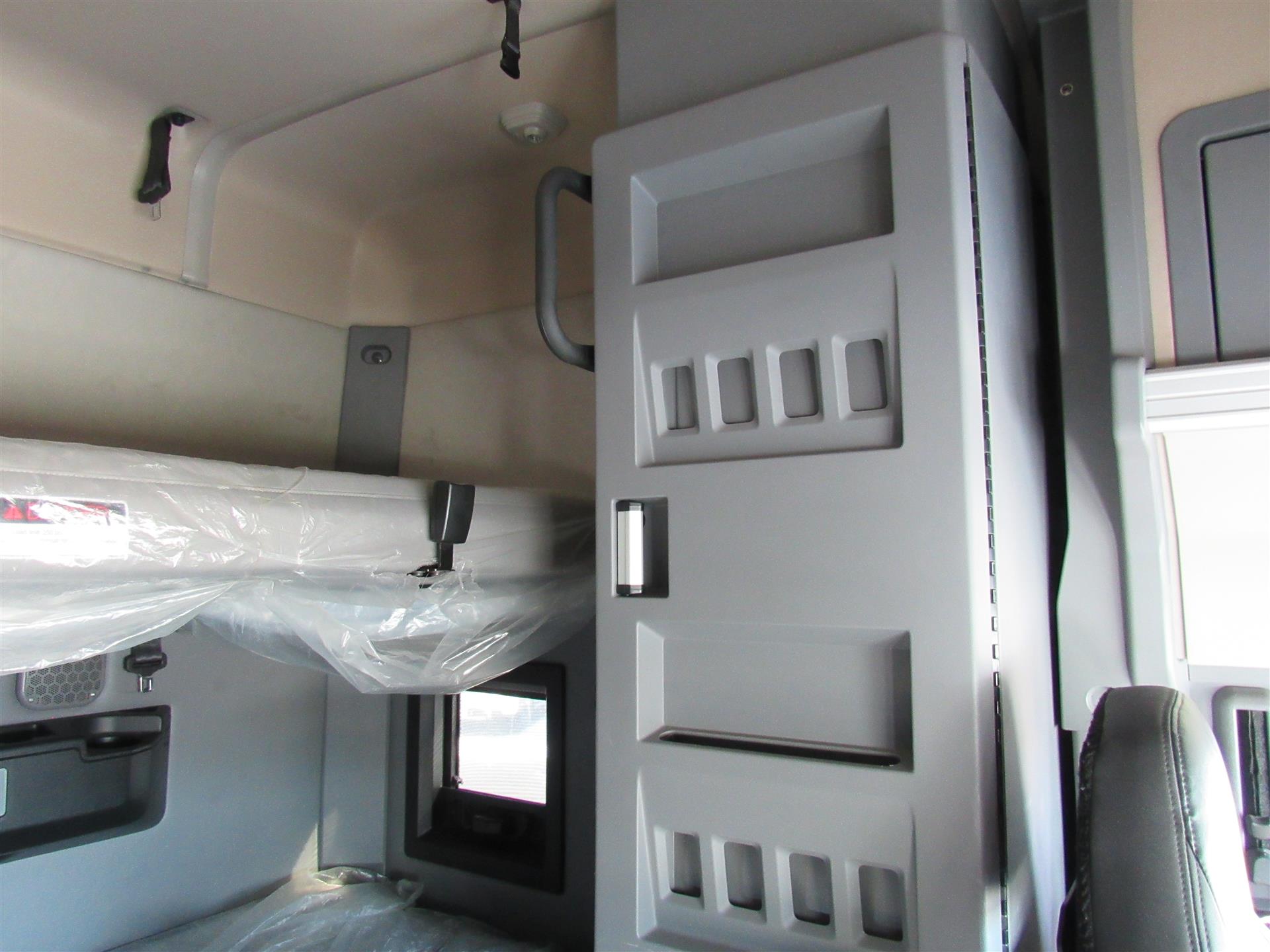 2018 Mack - image 17