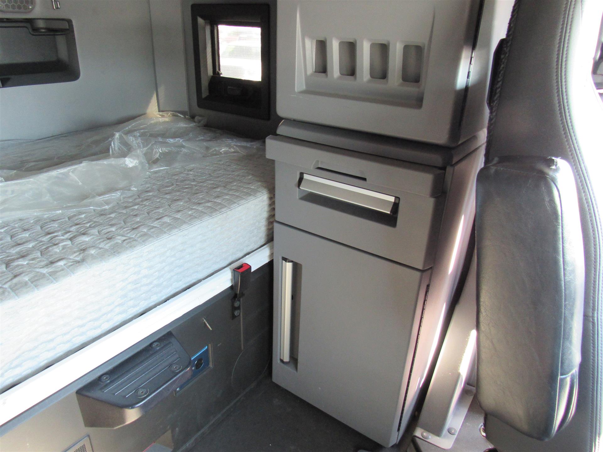 2018 Mack - image 18