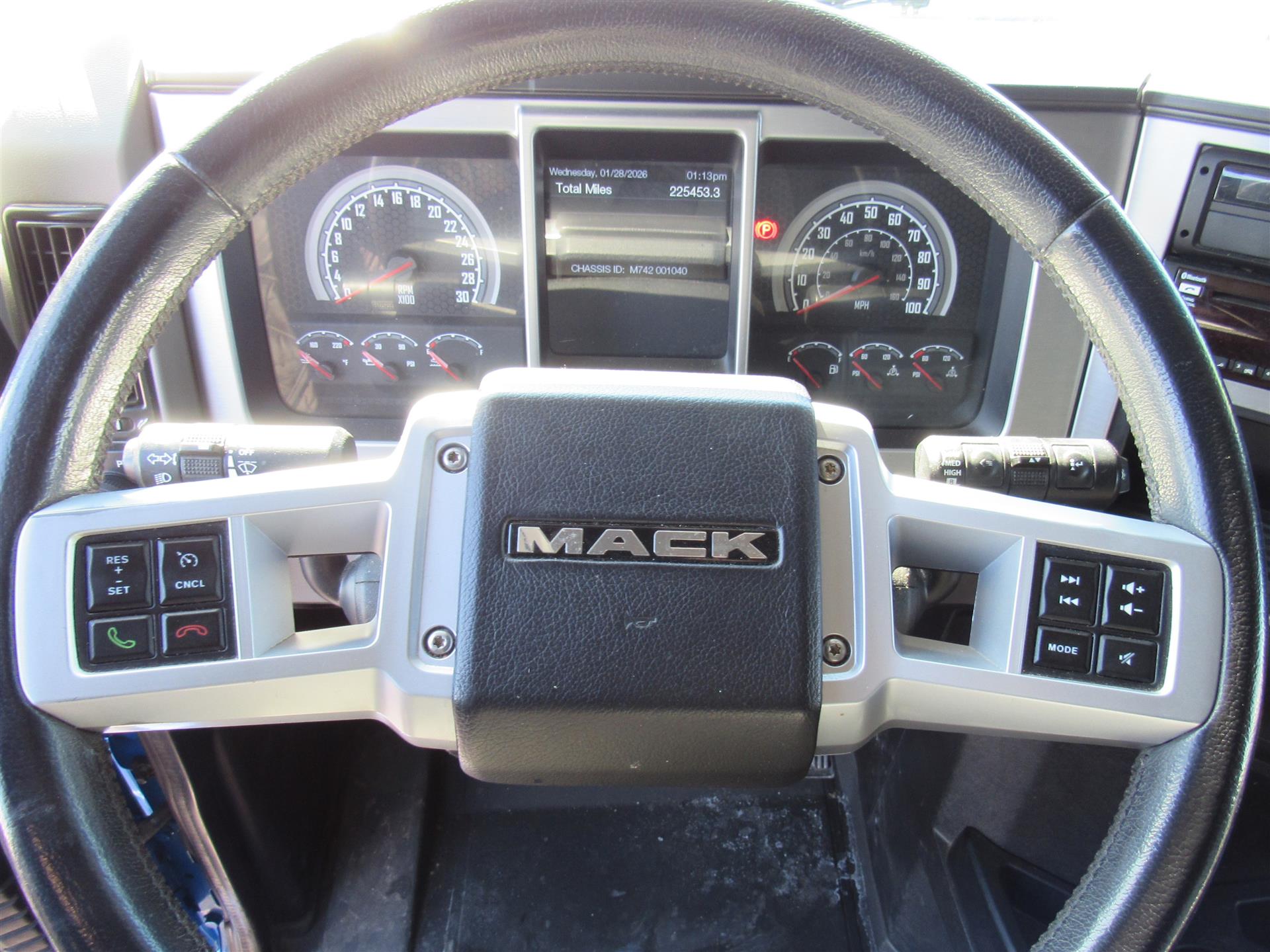 2018 Mack - image 11