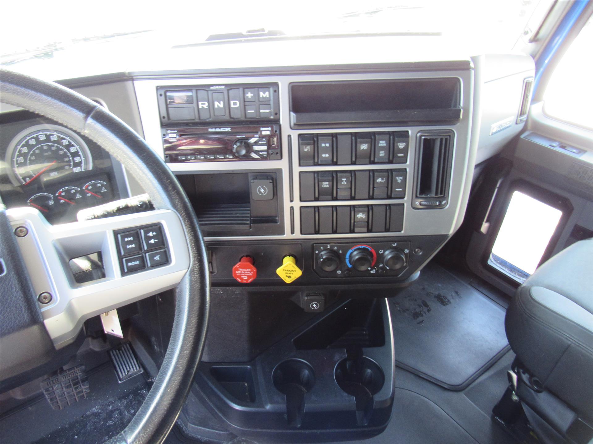 2018 Mack - image 12