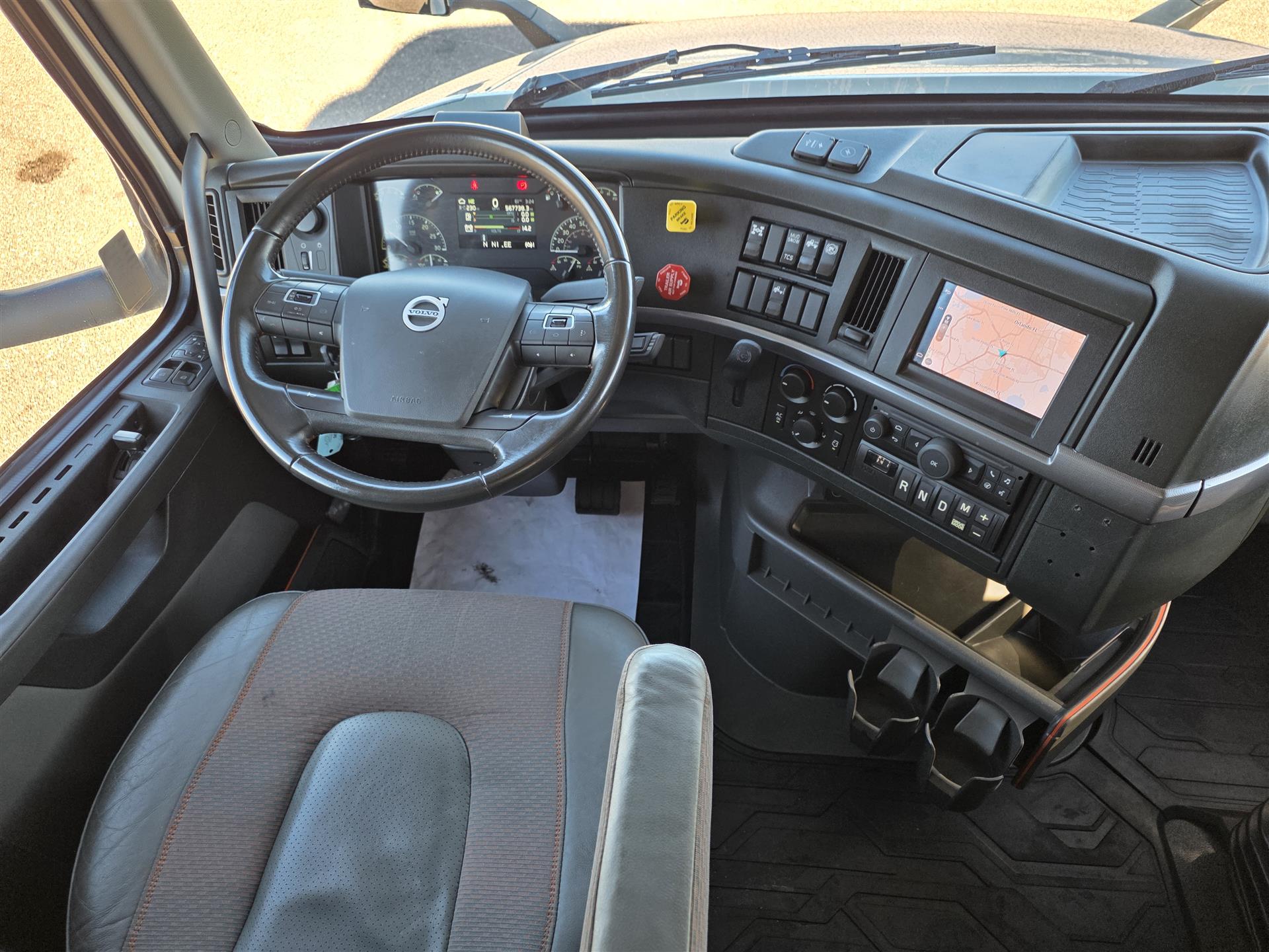 2023 Volvo - image 11