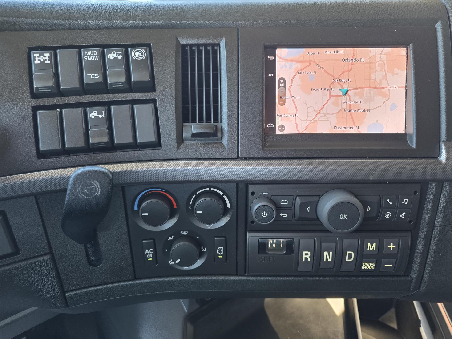 2023 Volvo - image 17