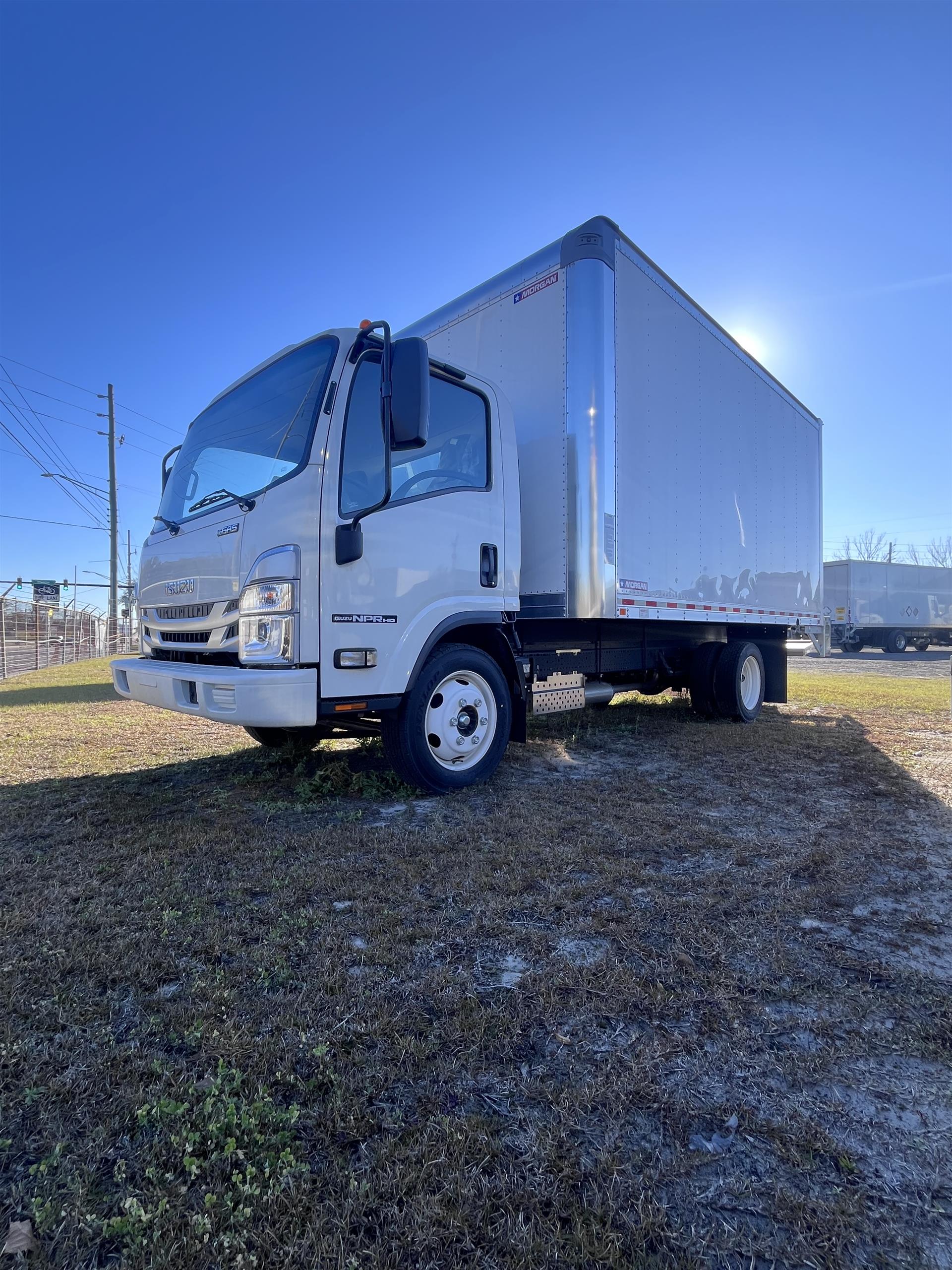 2024 Isuzu - image 3