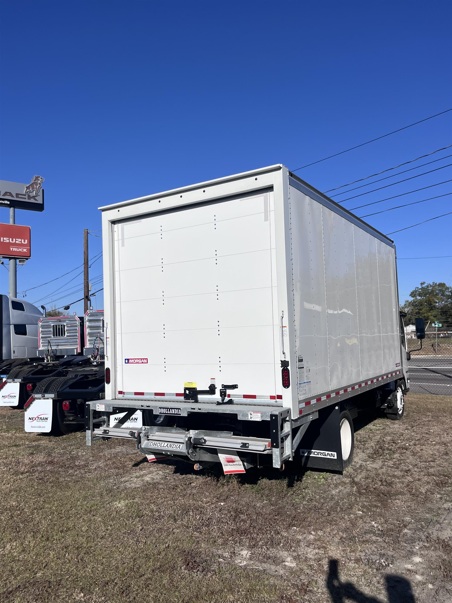 2024 Isuzu - image 4