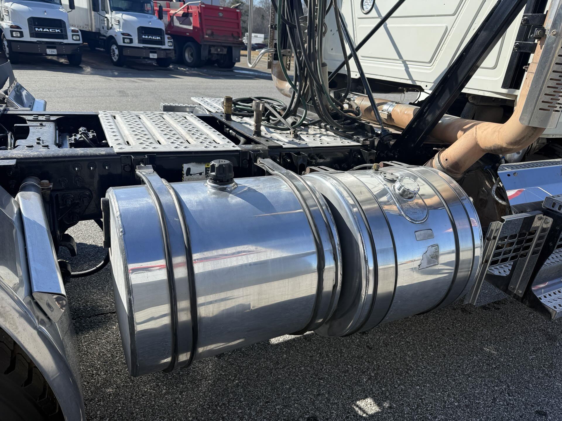 2021 Mack - image 15