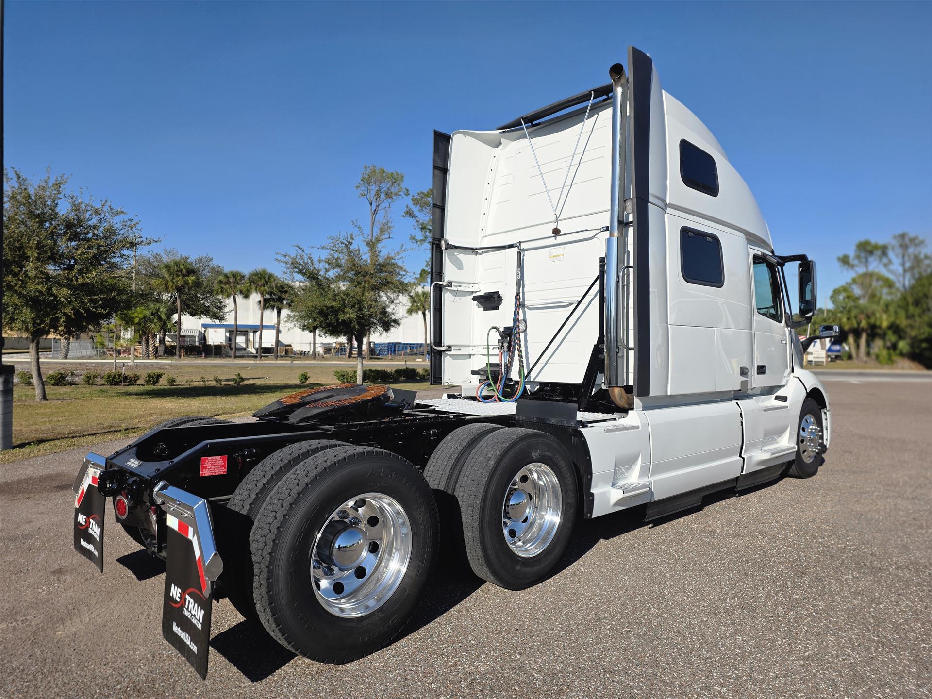 2024 Volvo - image 6