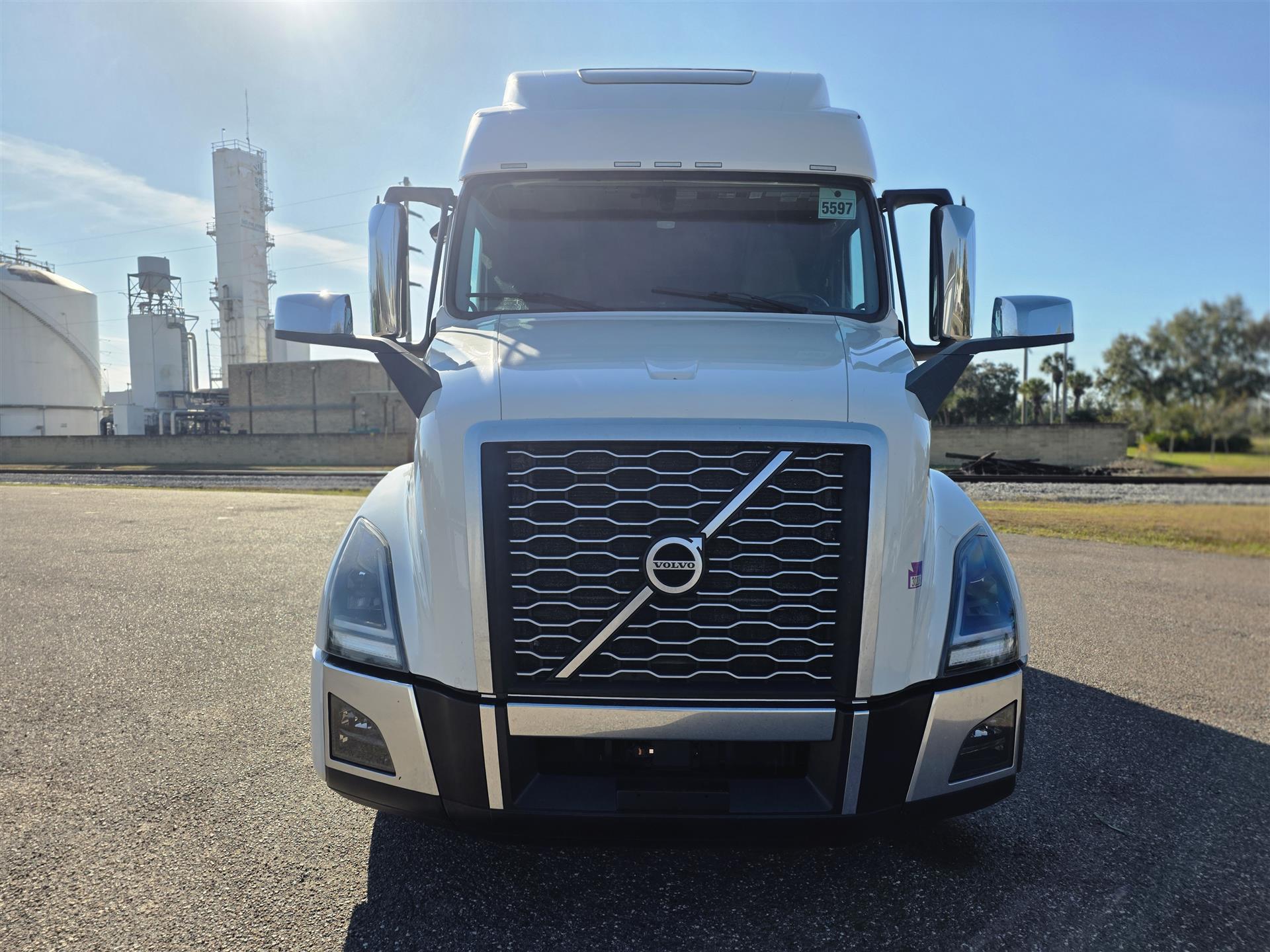 2024 Volvo - image 3