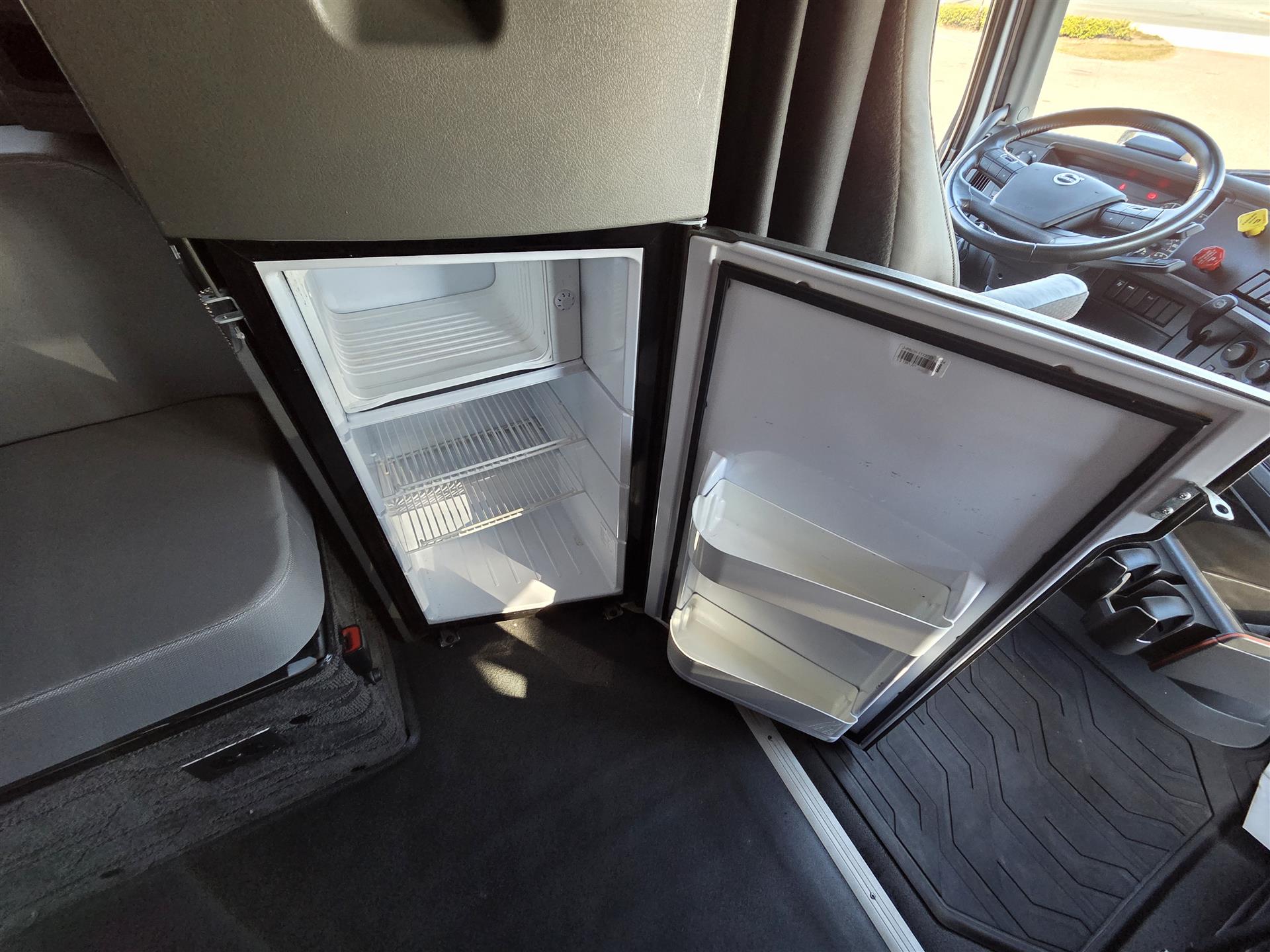 2024 Volvo - image 19