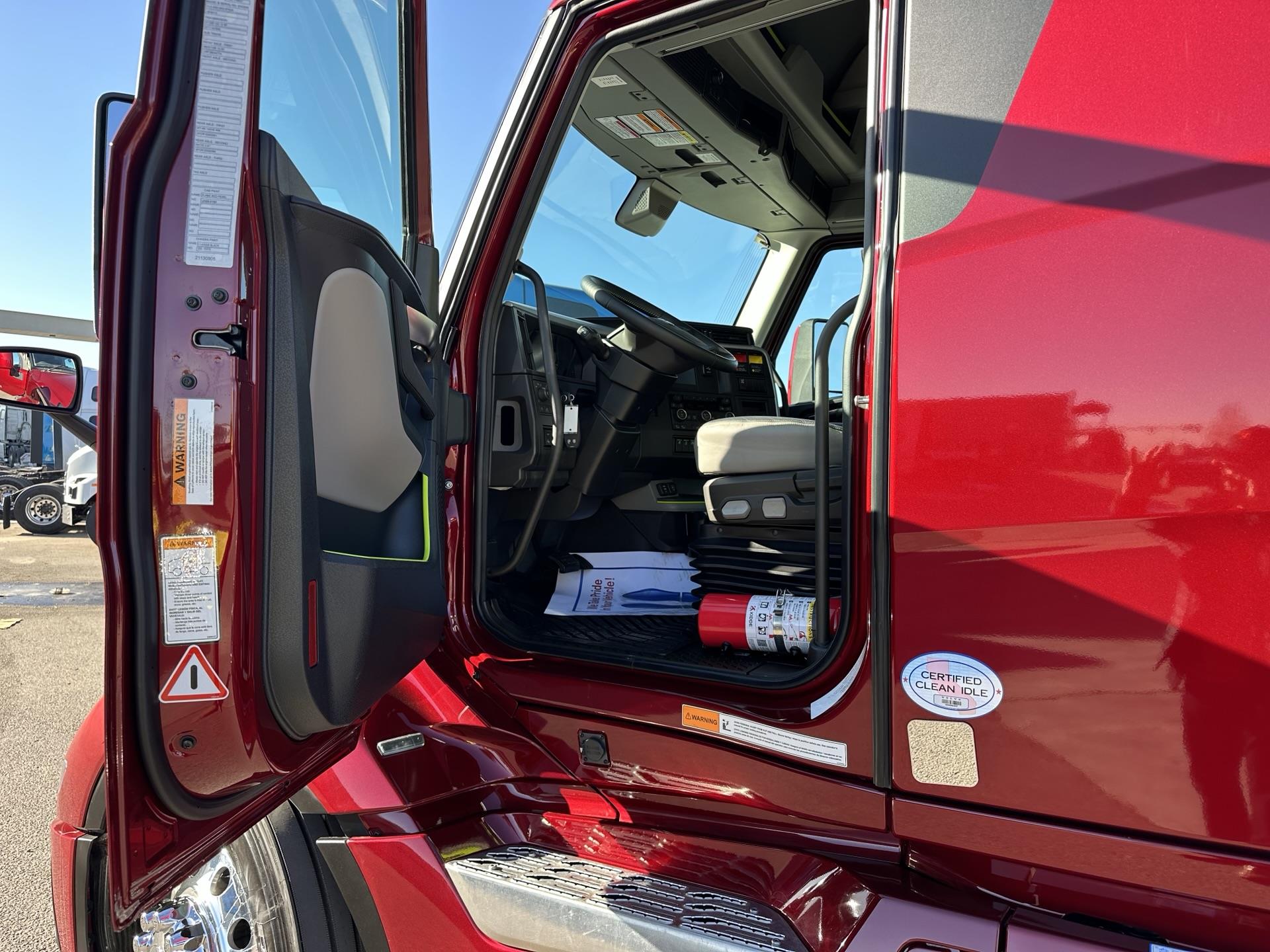 2026 Volvo - image 7