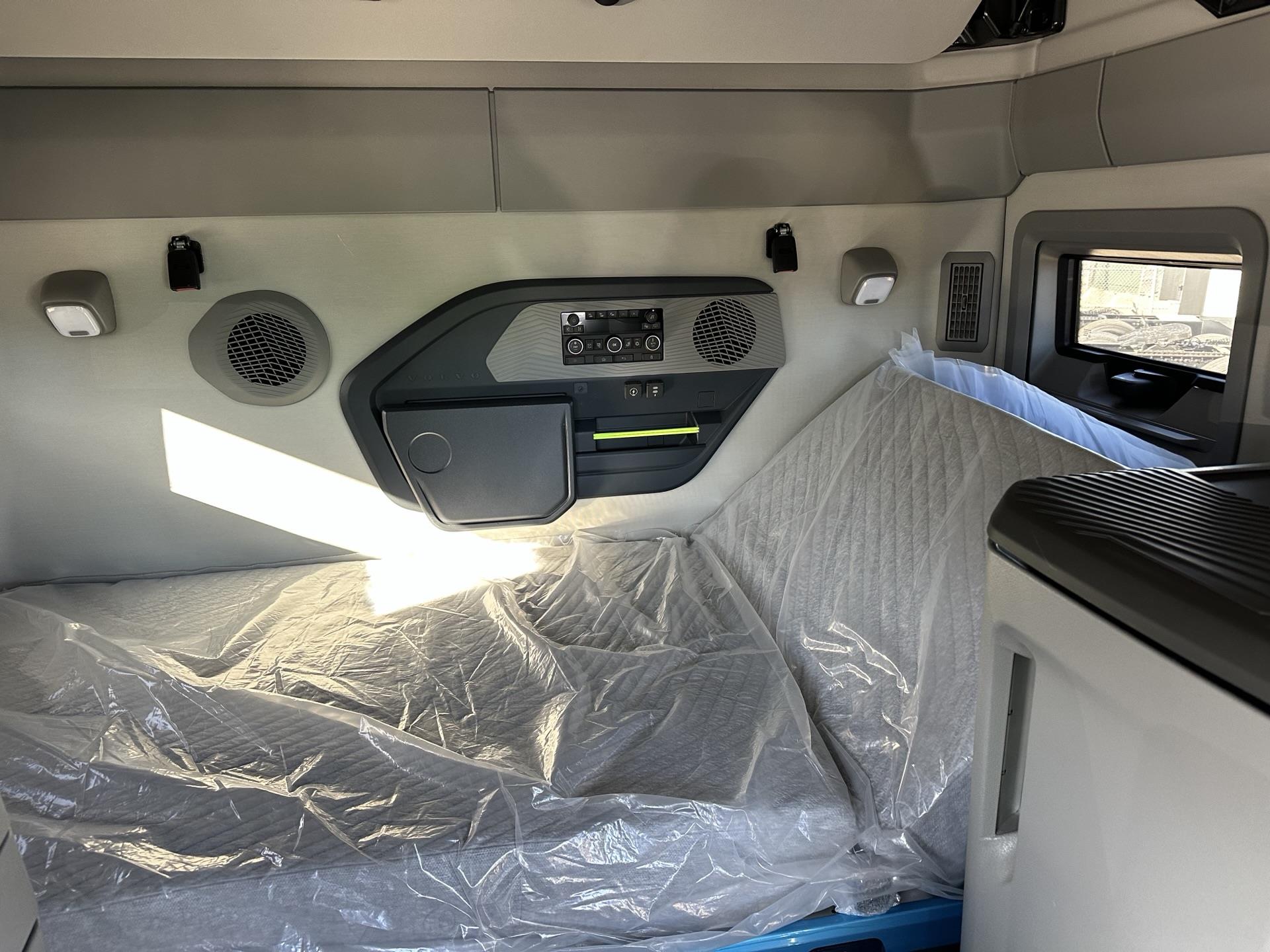 2026 Volvo - image 10