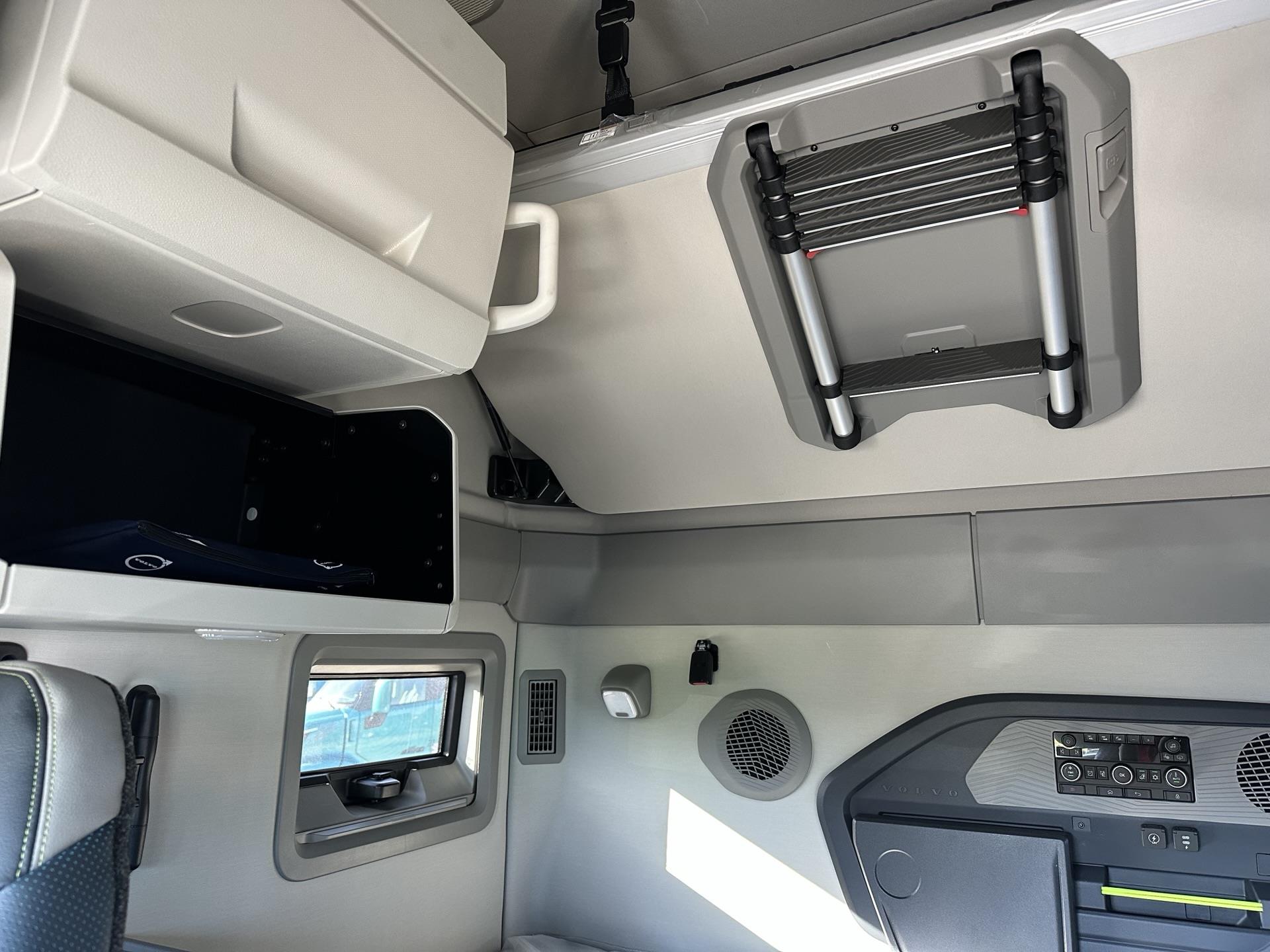 2026 Volvo - image 11
