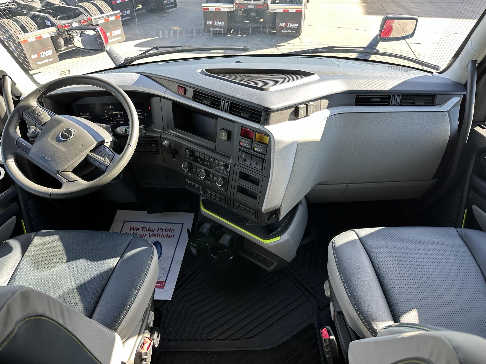 2026 Volvo - image 8