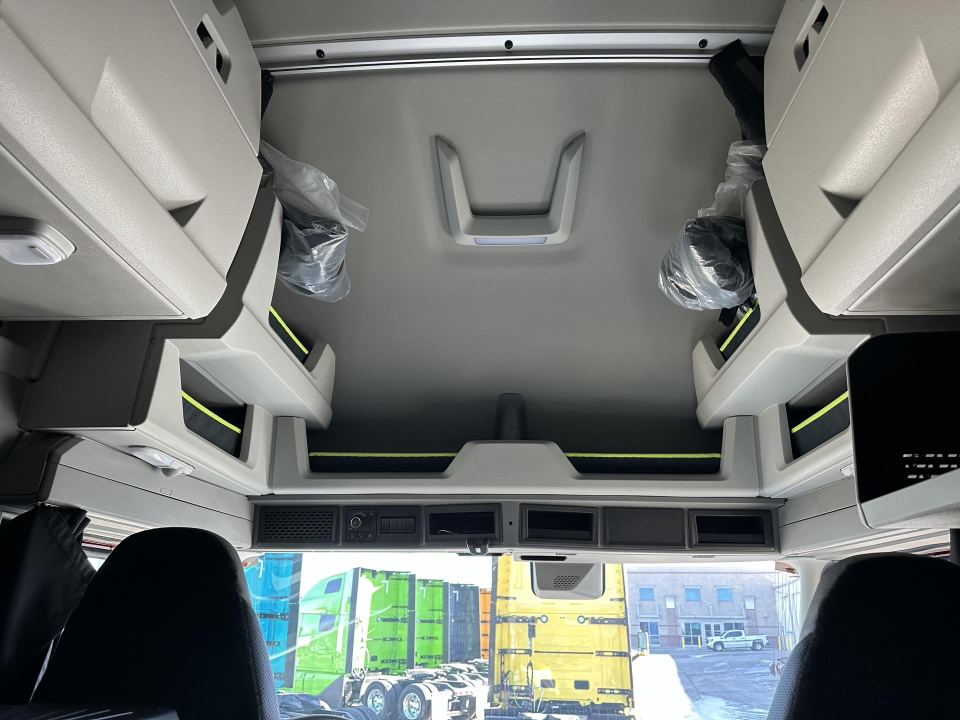 2026 Volvo - image 12